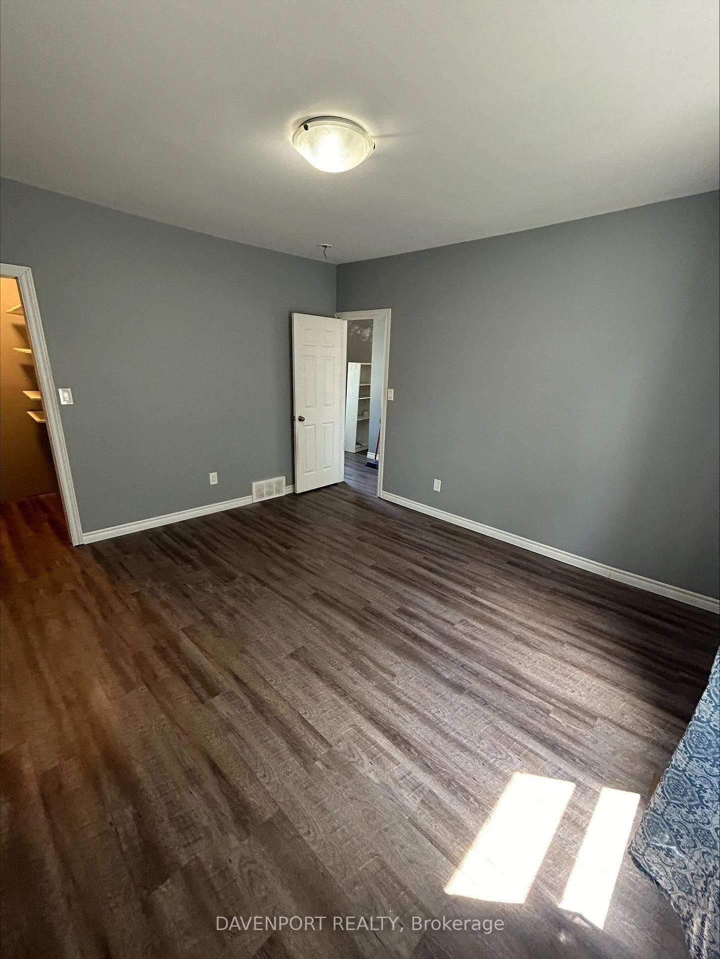 583 Canterbury Street photo 5