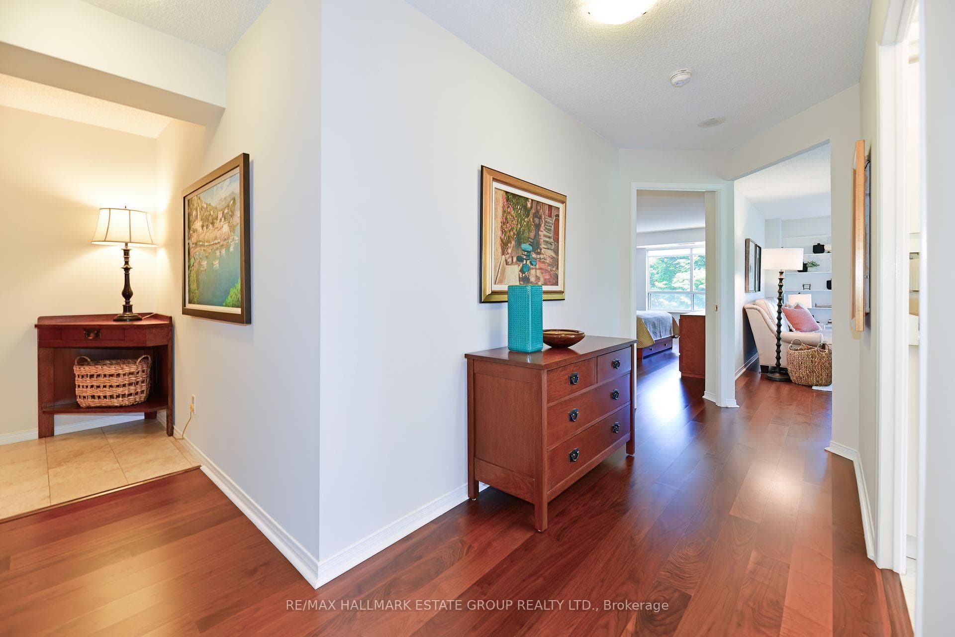 38 Avoca Avenue Unit 403 photo 3