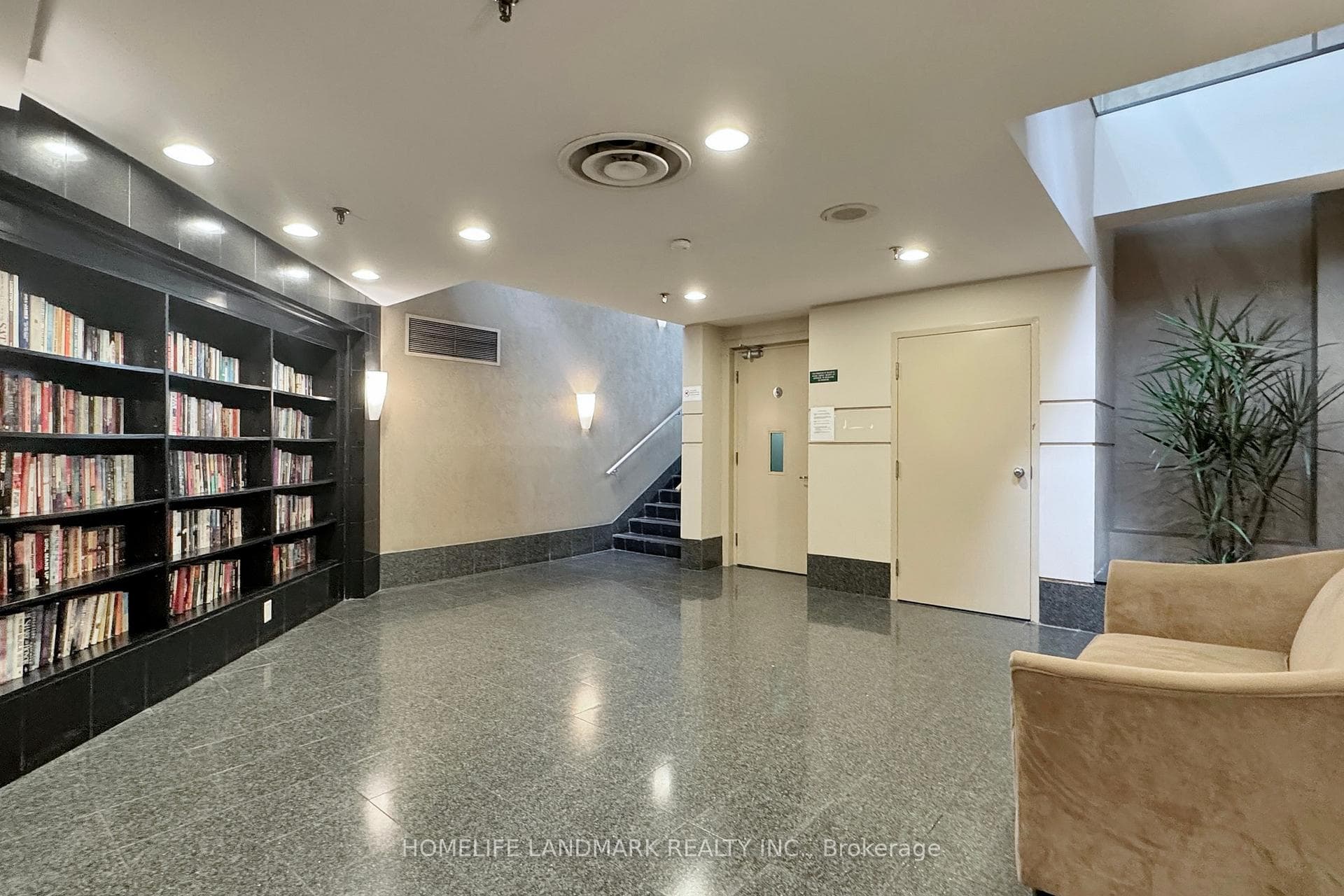711 Bay Street Unit 1112 photo 33
