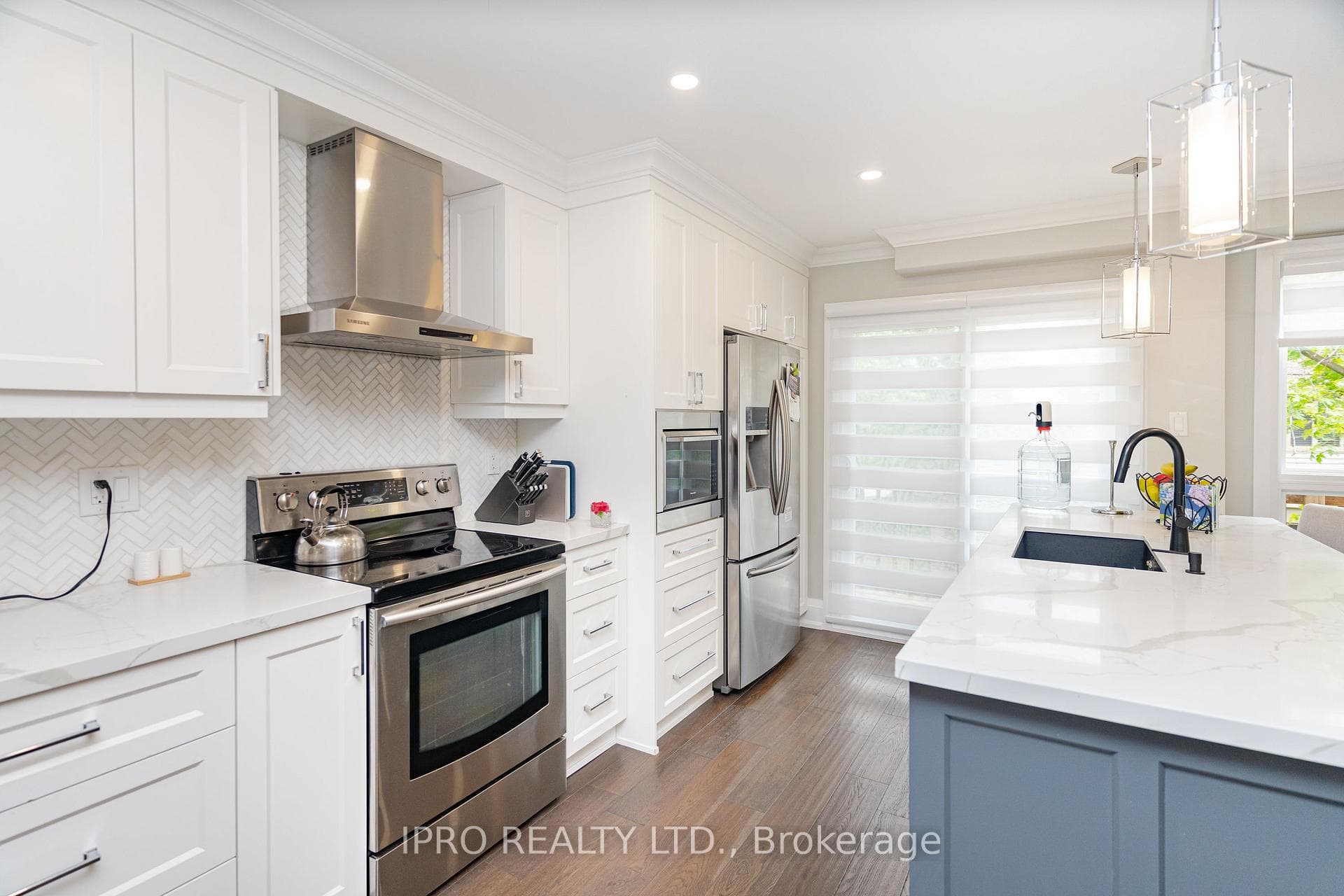 2272 Mowat Avenue Unit 74 photo 15