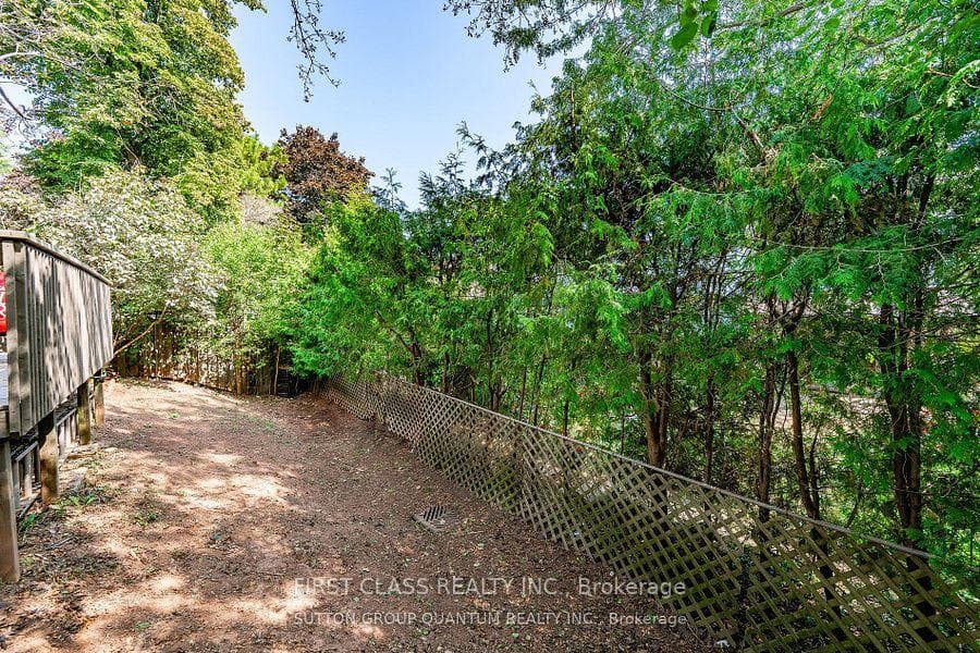 1144 Jamesway Boulevard photo 24