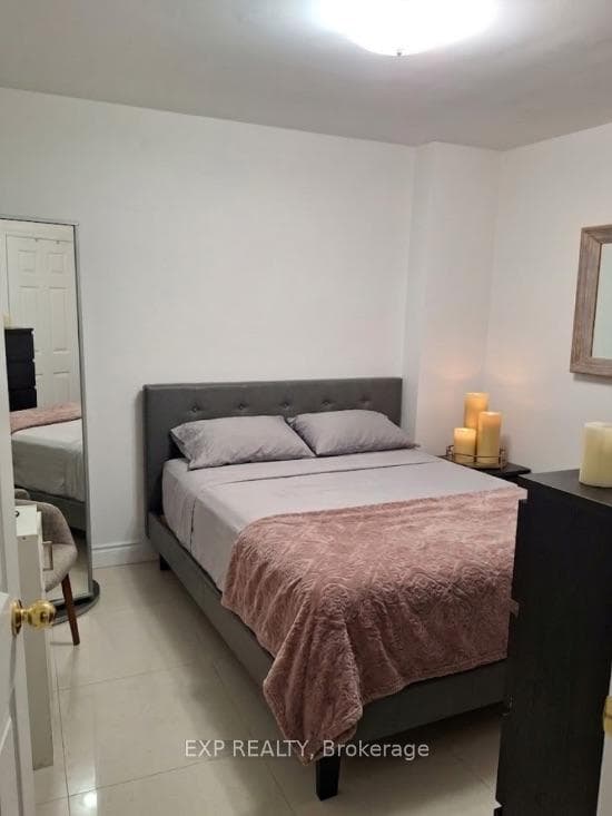 256 Lakeshore Road Unit 3 photo 5