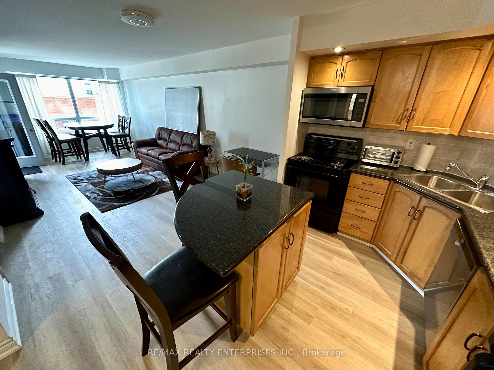 250 Wellington Street Unit 436 photo 7