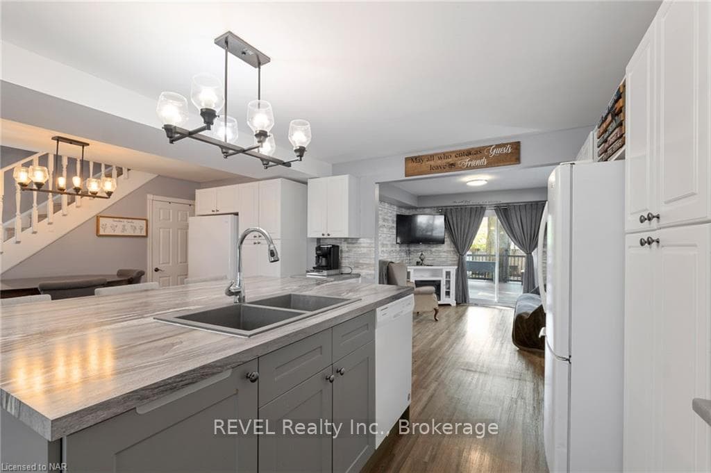 385 LINCOLN Street photo 13