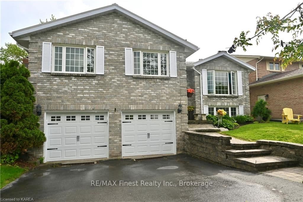 1146 LANCASTER Drive photo 2