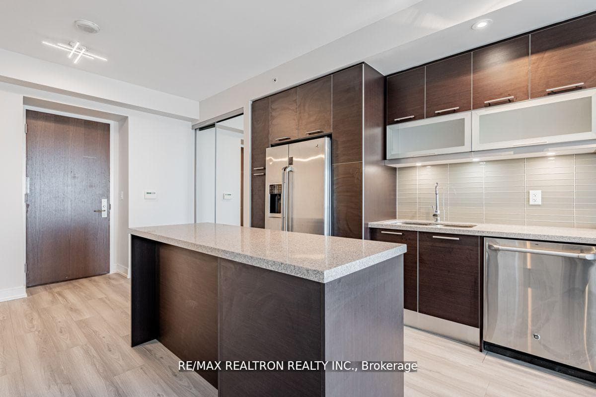 388 Yonge Street Unit 6404 photo 9