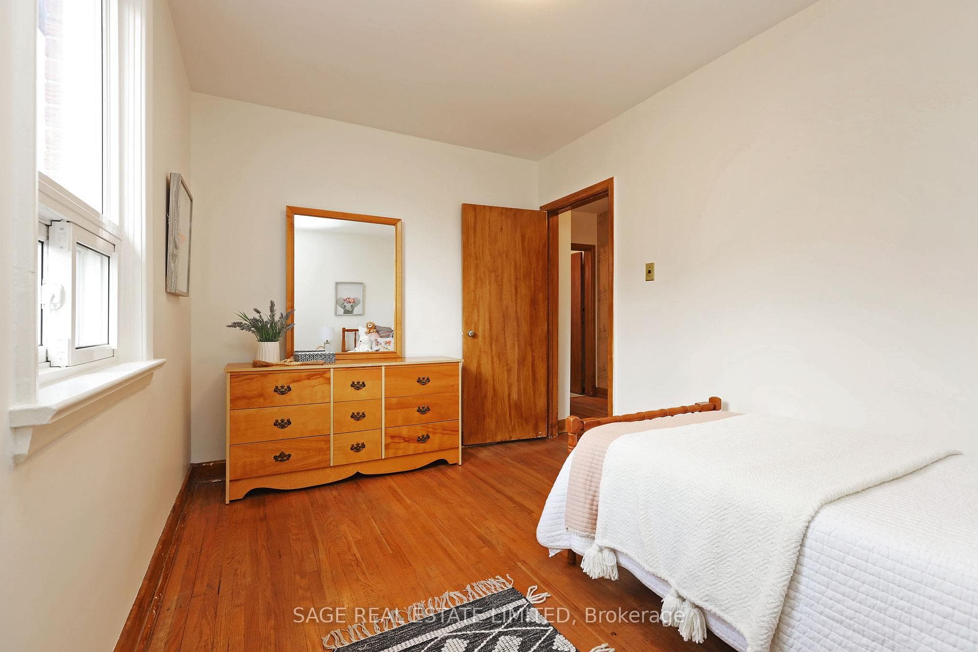 6 White Avenue photo 17