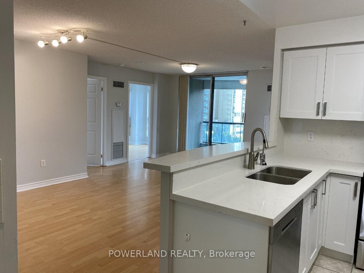 7 Lorraine Drive Unit 703 photo 1