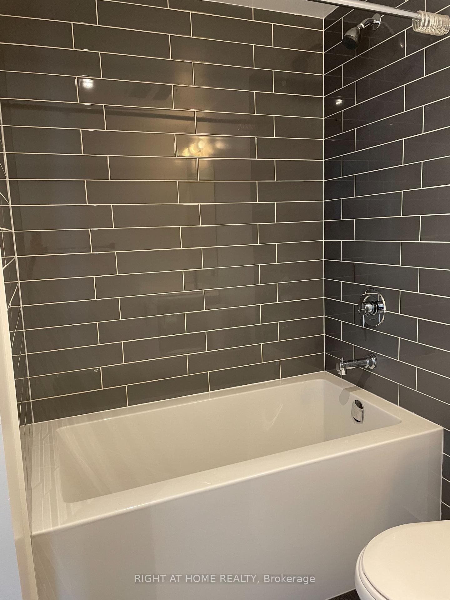 55 Speers Road Unit 410 photo 13