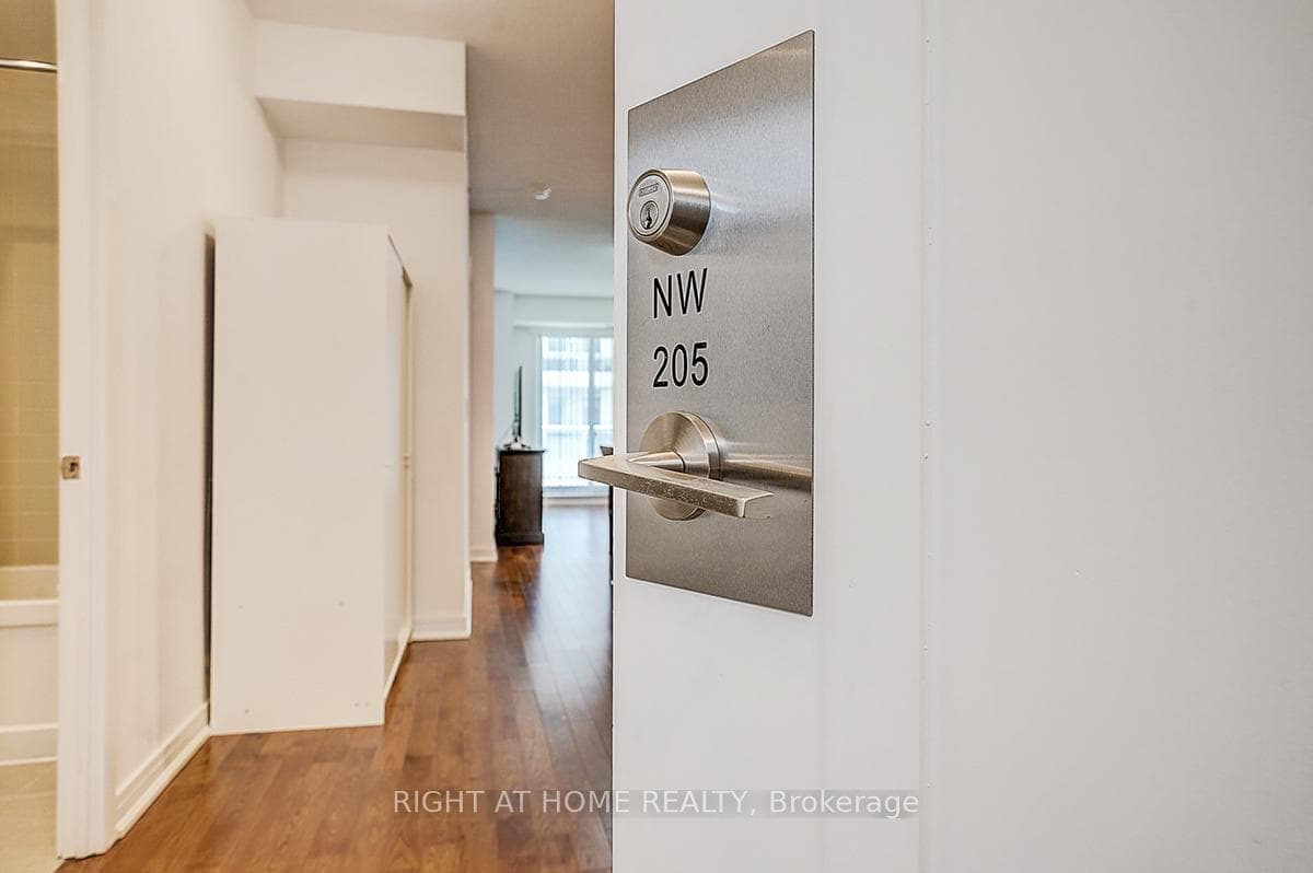 9201 YONGE Street Unit 205 photo 1