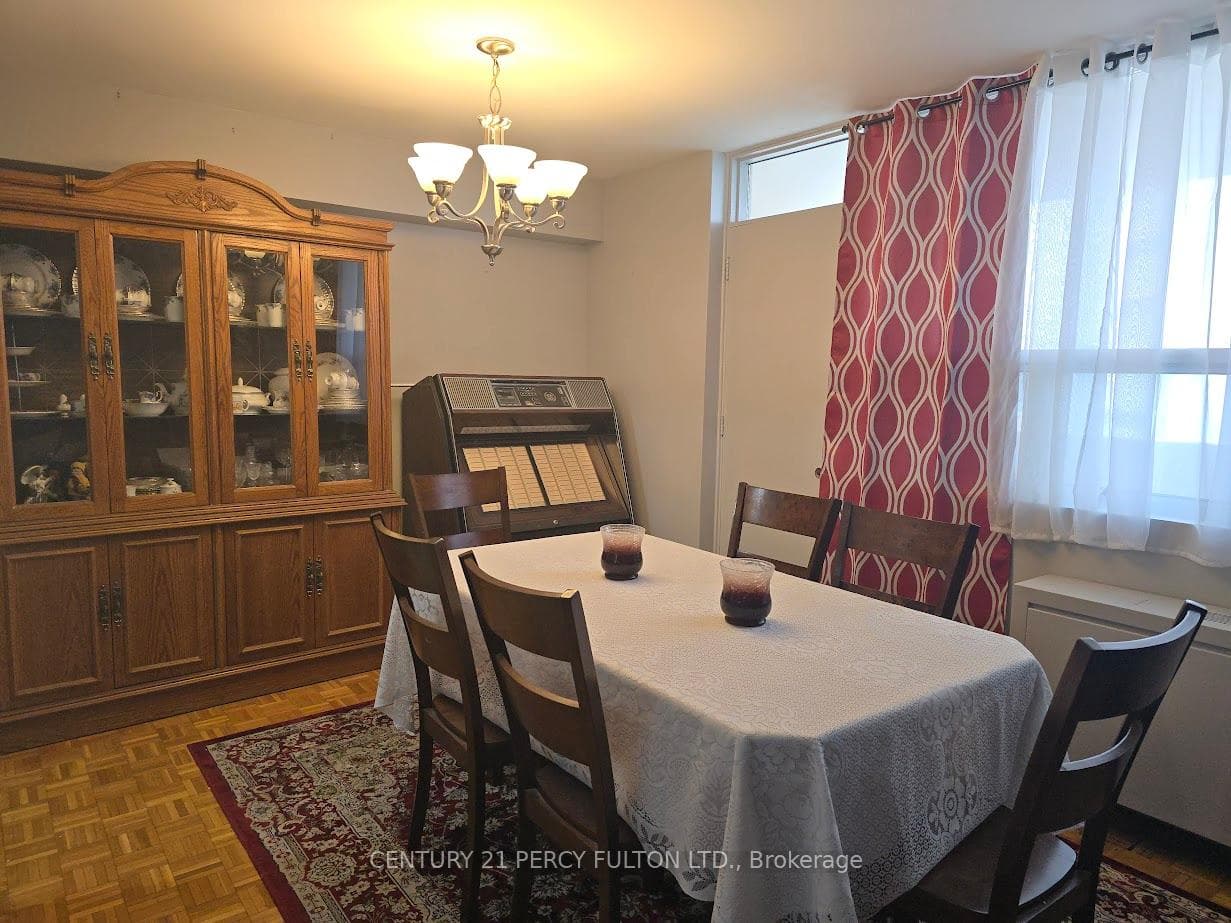 3420 Eglinton Avenue Unit 804 photo 9