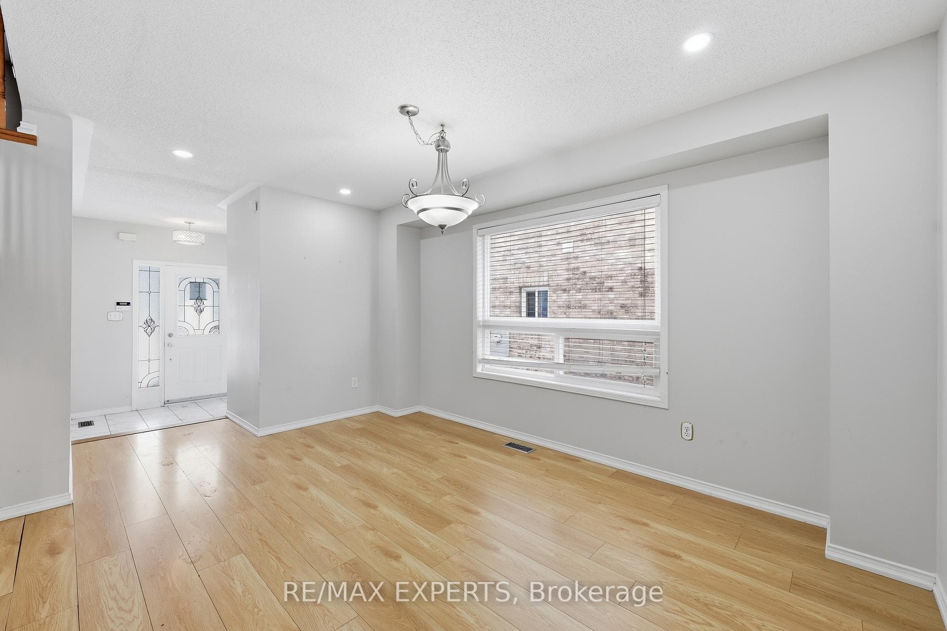 1187 Mcmullen Crescent photo 7