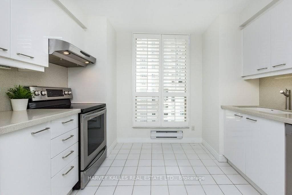 2285 Lake Shore Boulevard Unit 1402 photo 8