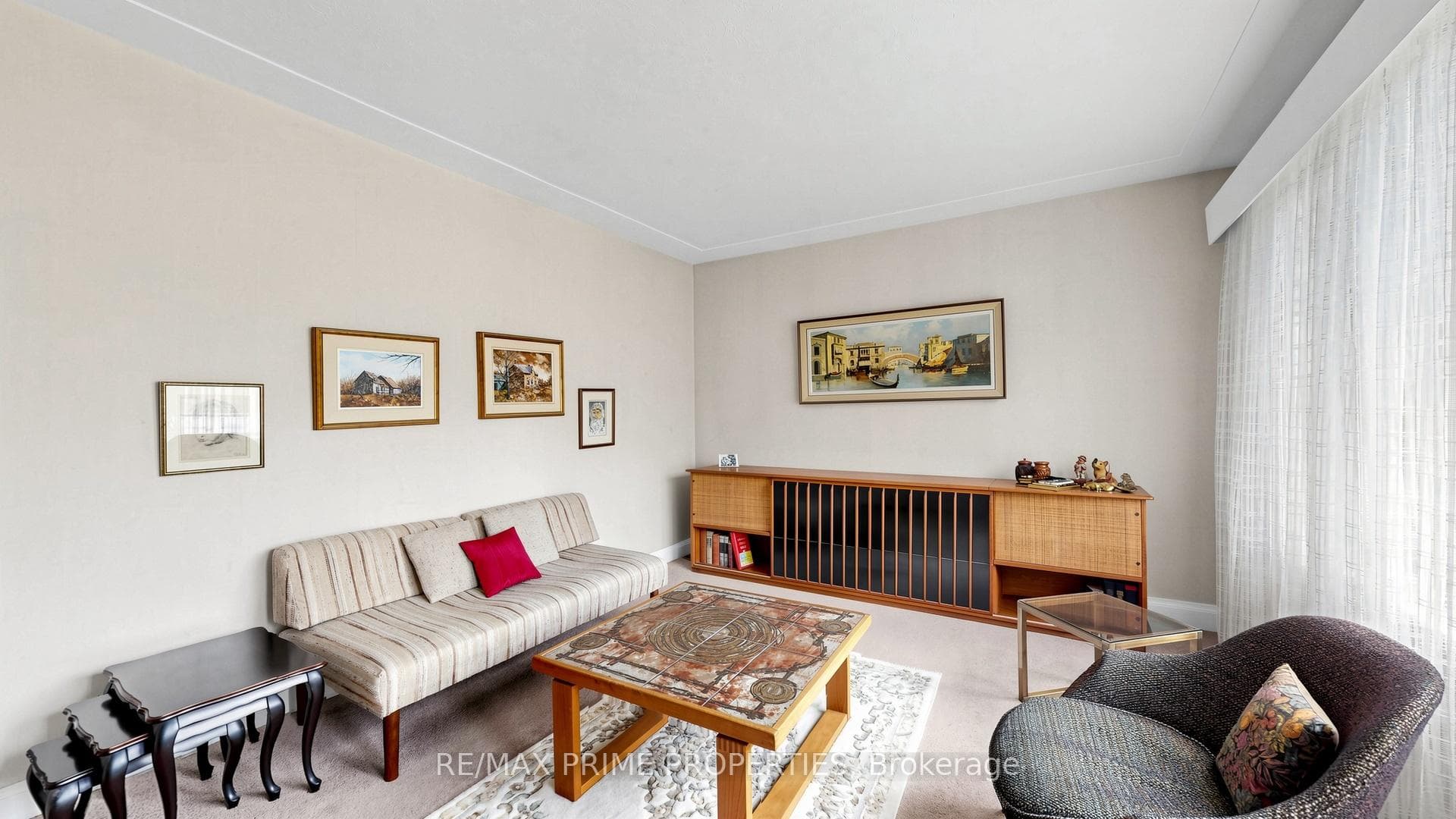 33 Irvington Crescent photo 4