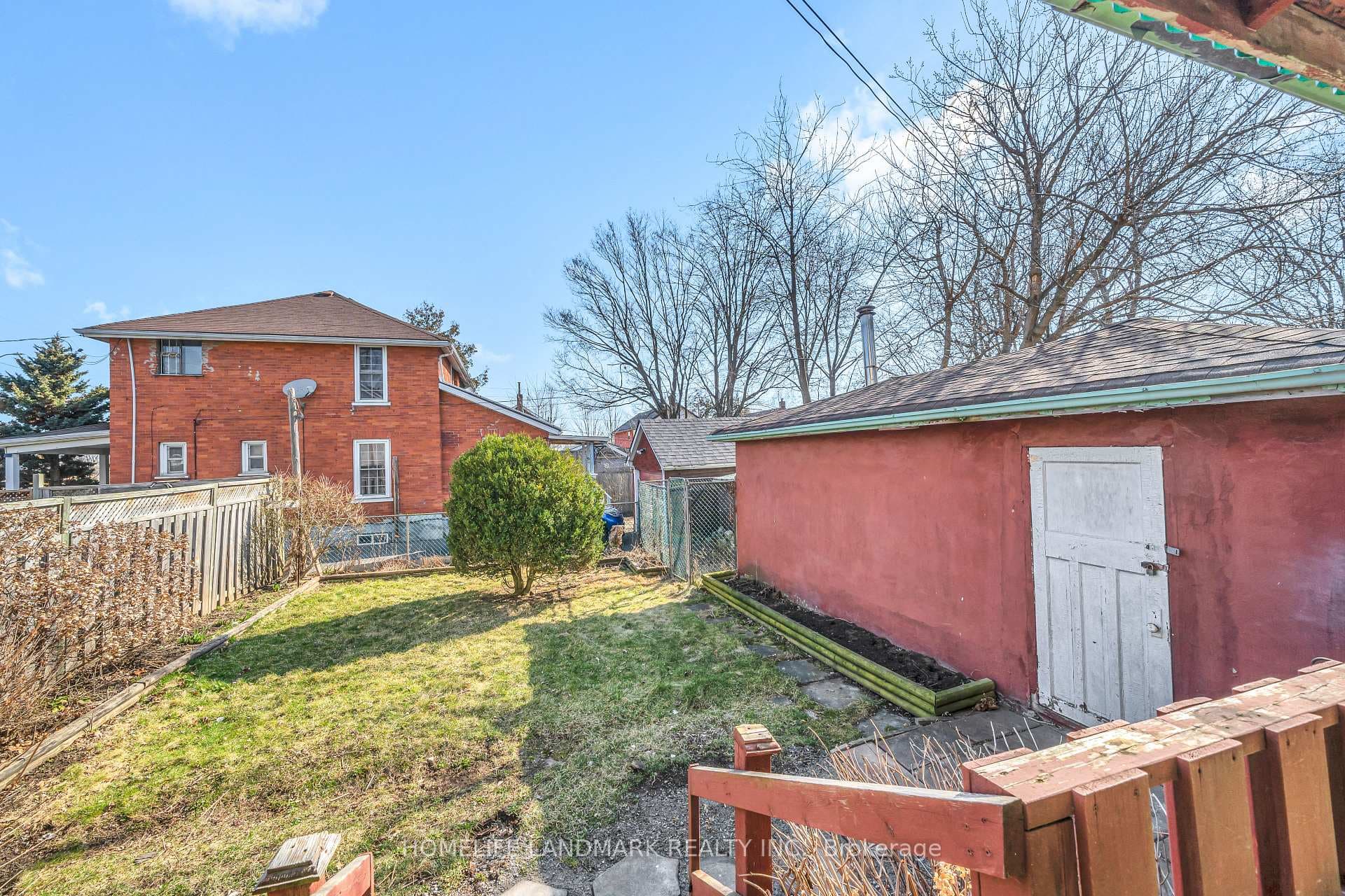 523 Albert Street photo 24