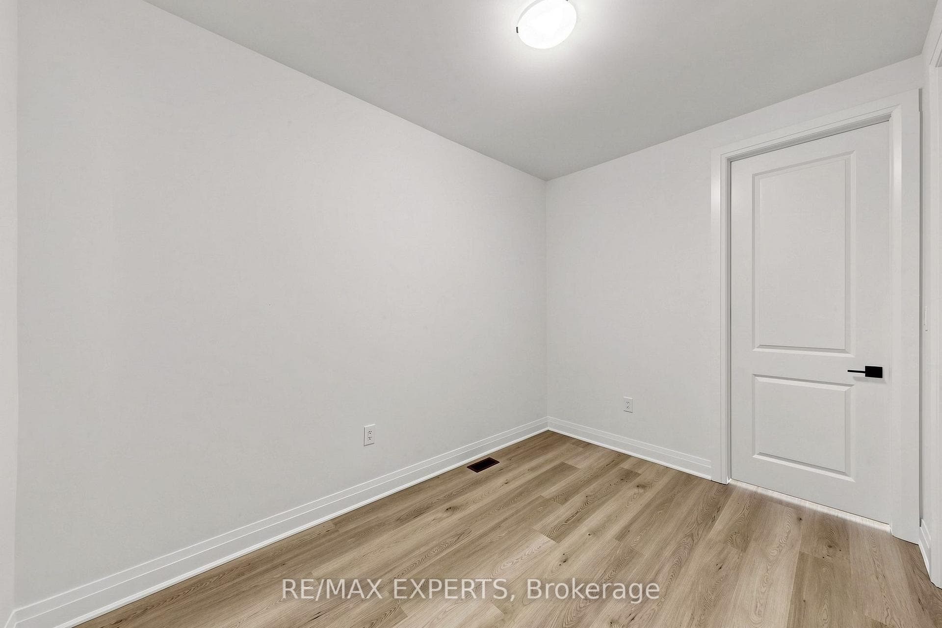 1761 Mineral Springs Way photo 16