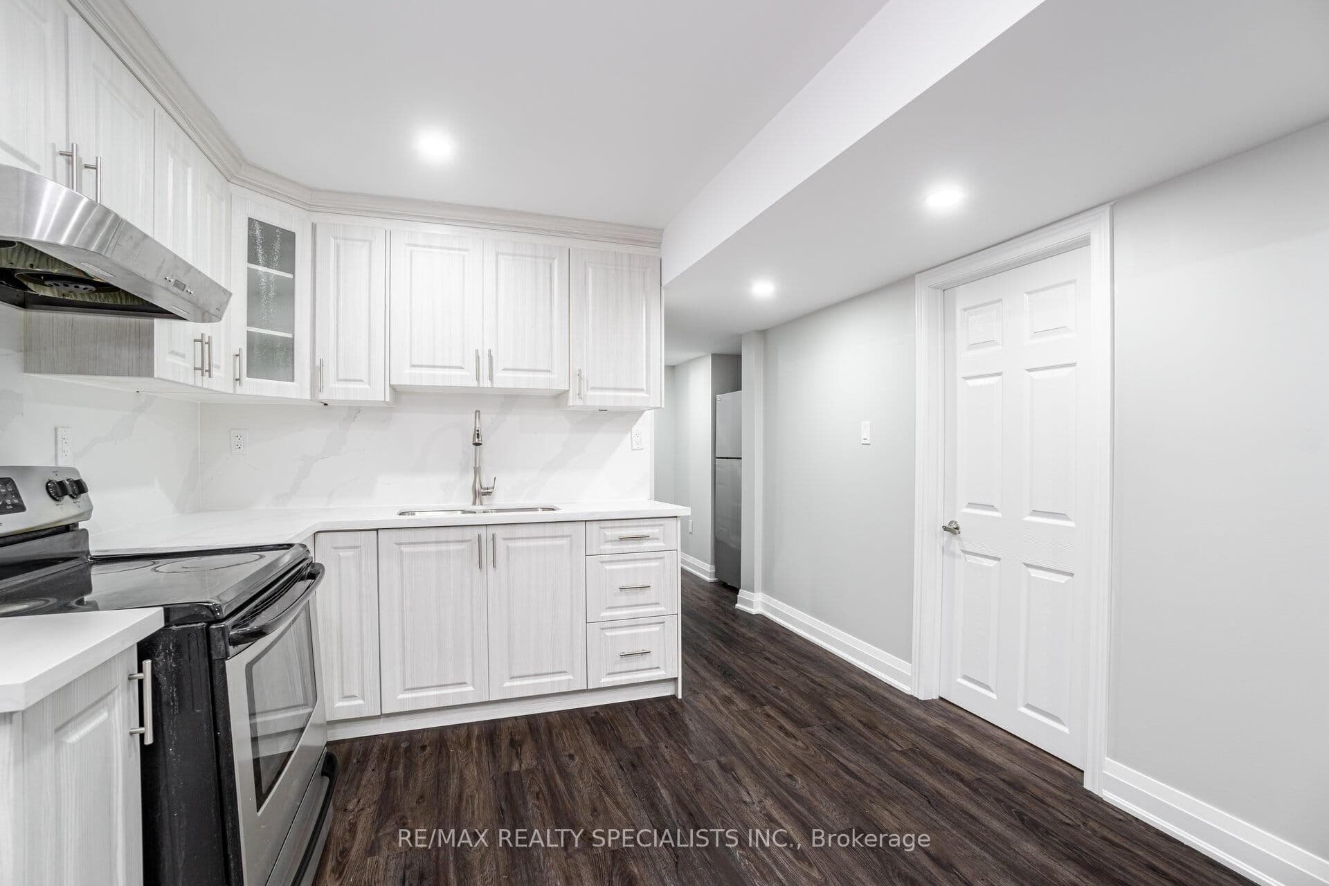 268 Giddings Crescent photo 5