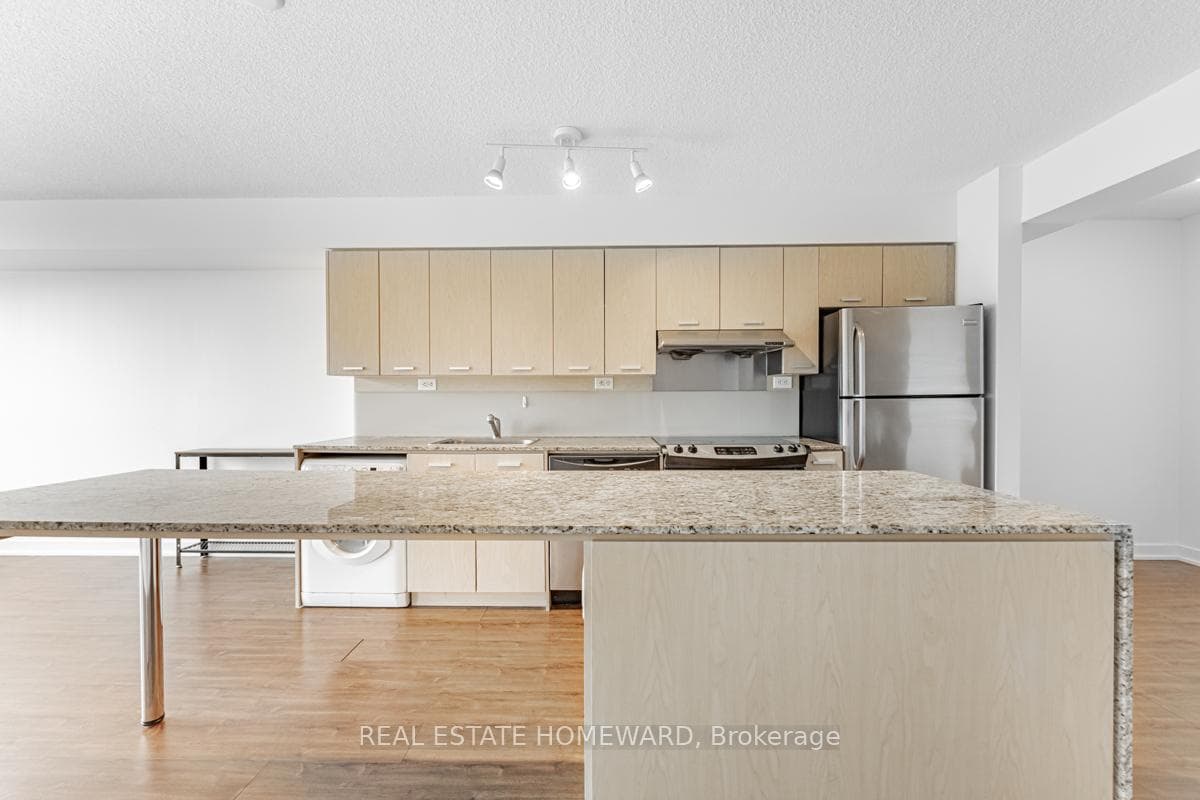 Eat-in Kitchen