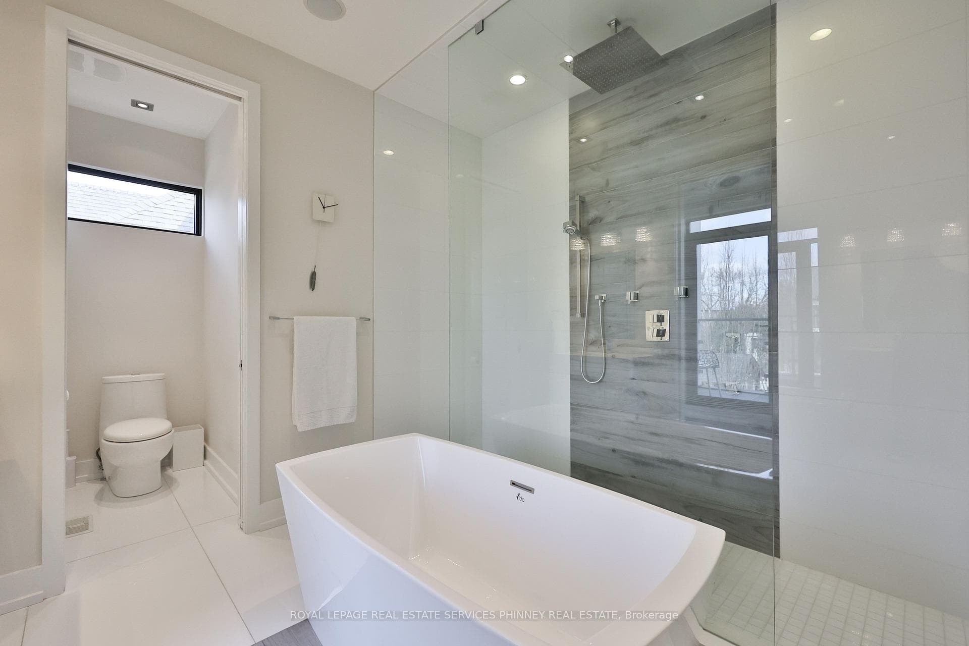 647 Montbeck Crescent photo 26