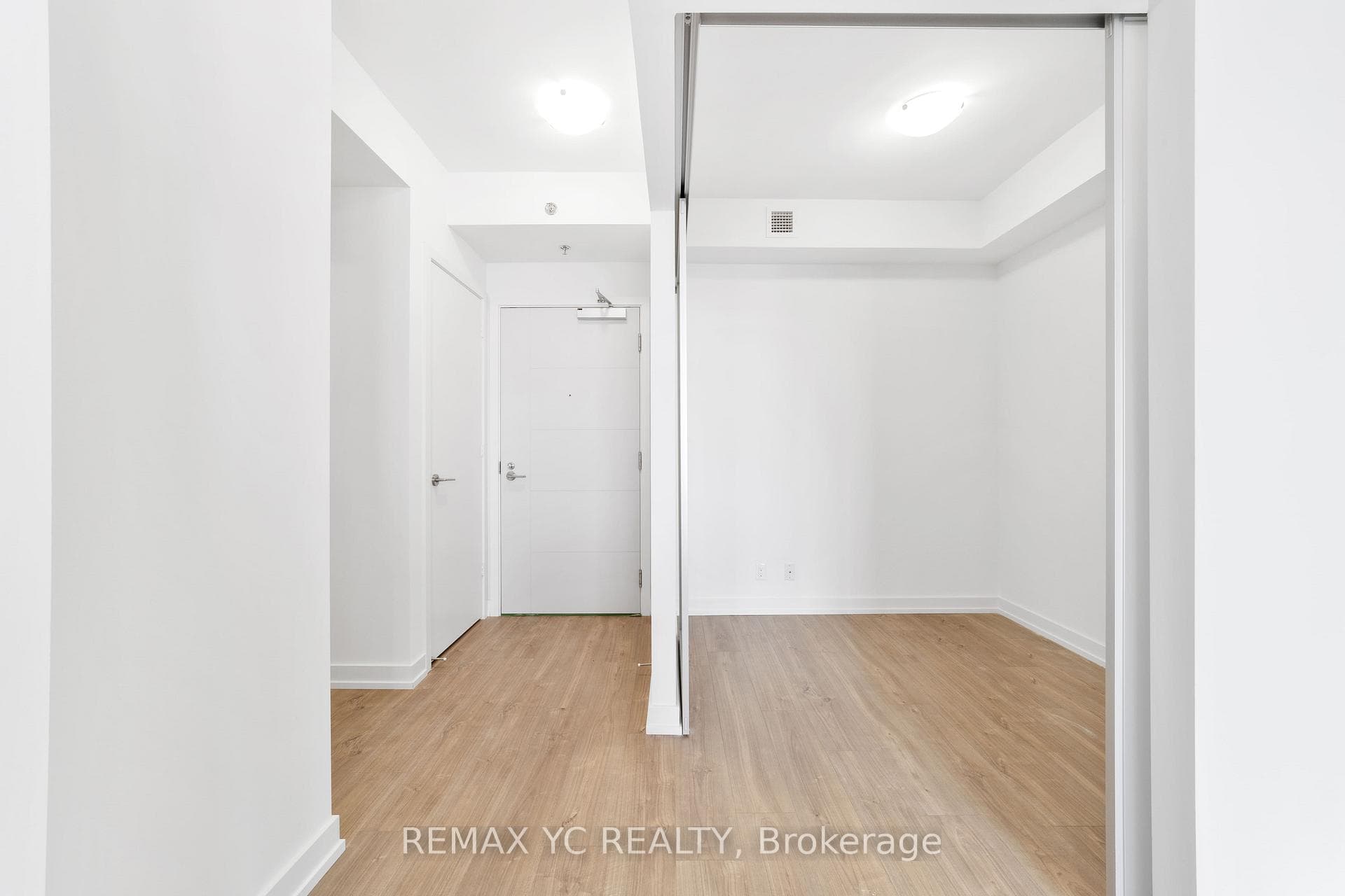 203 College Street Unit 2605 photo 2