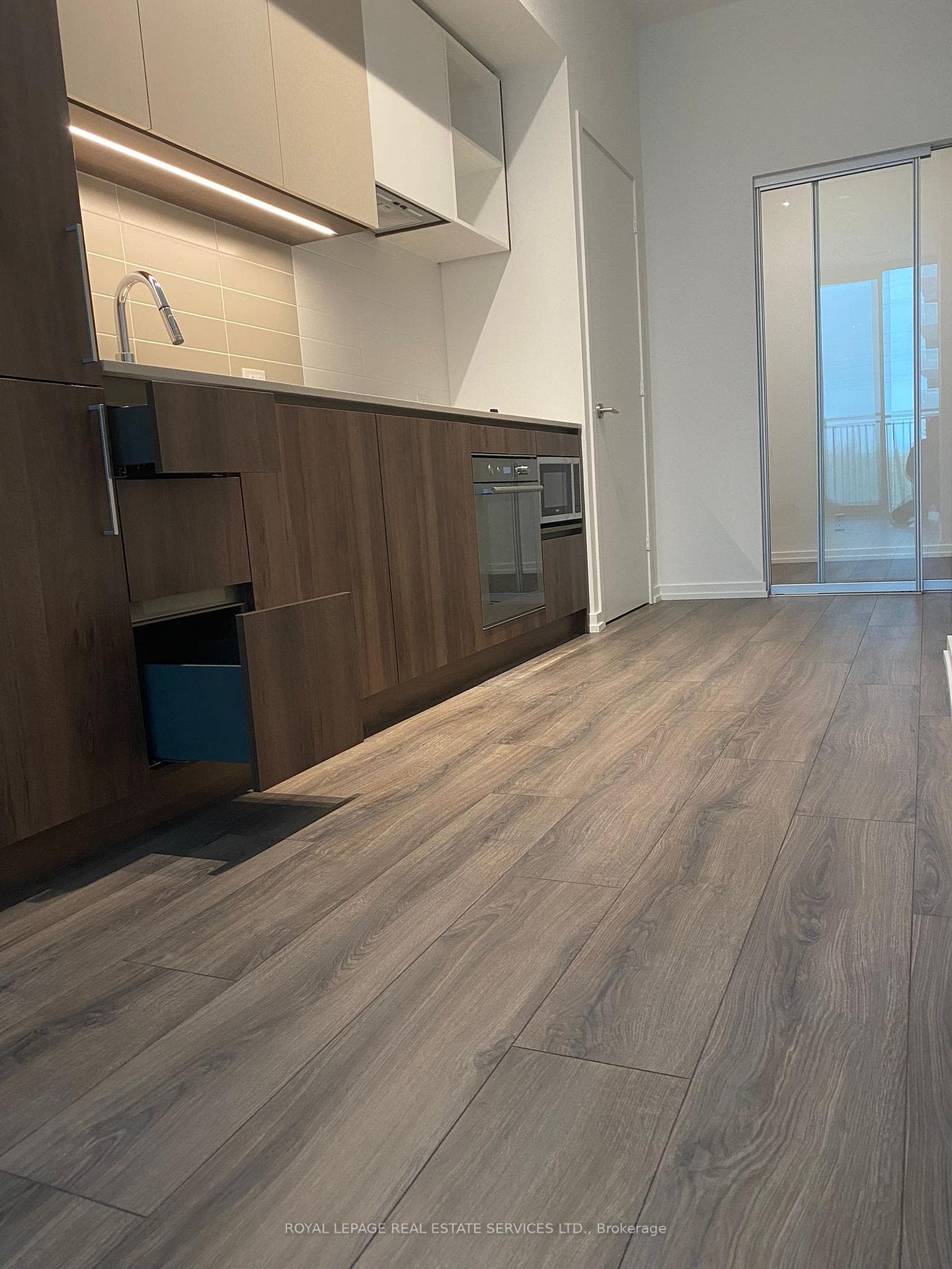 7890 Jane Street Unit 201 photo 8