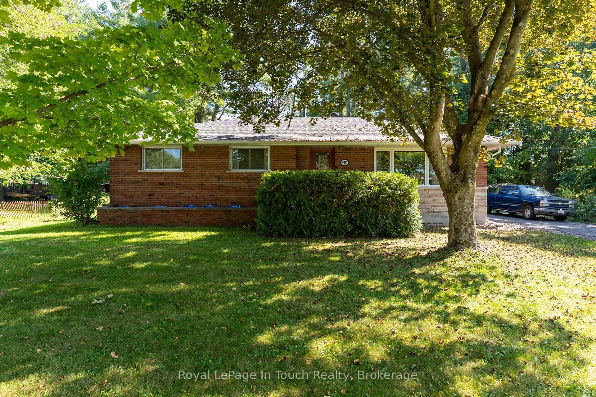 3957 Horseshoe Valley Road photo 2
