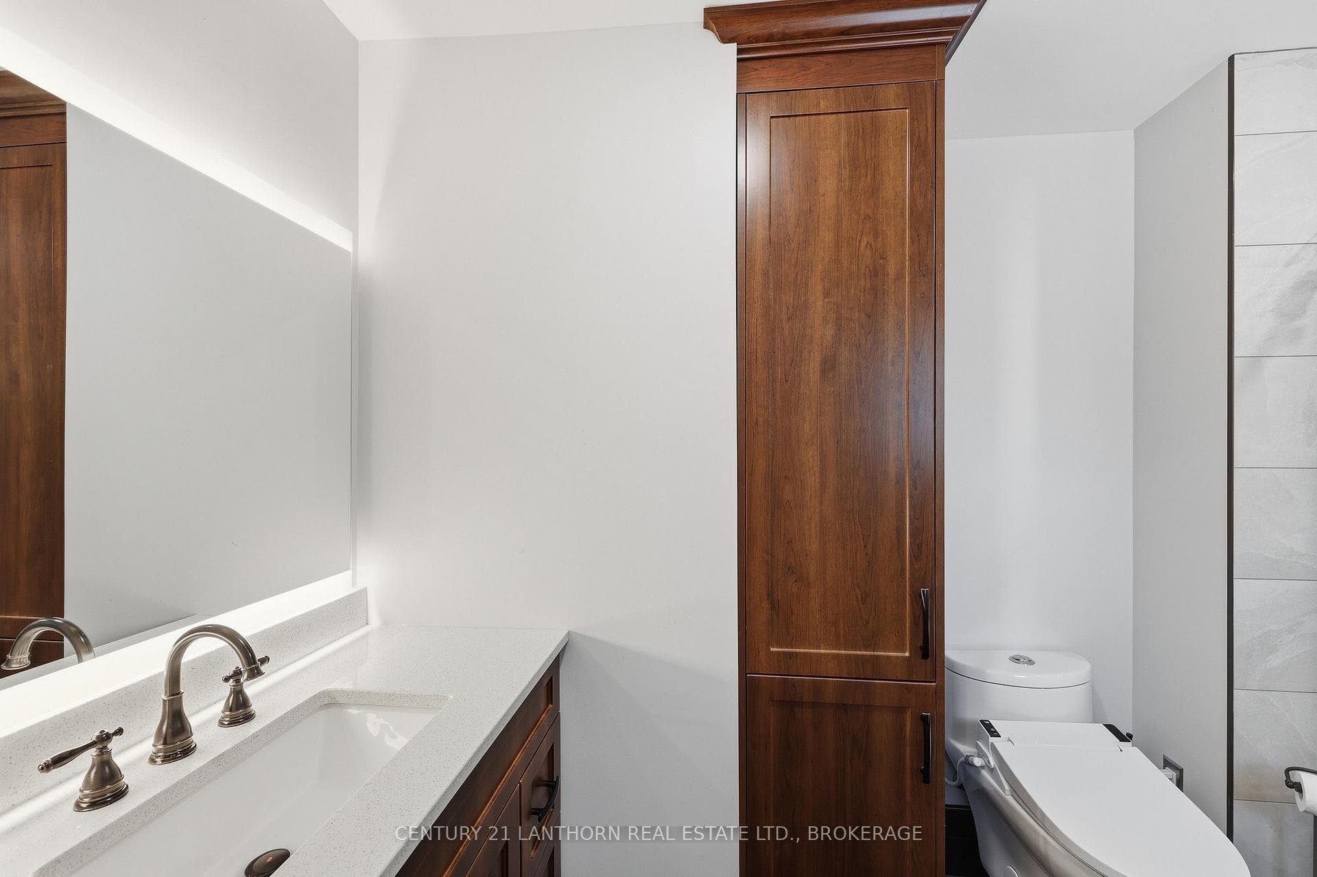 952 Chancery Street photo 32