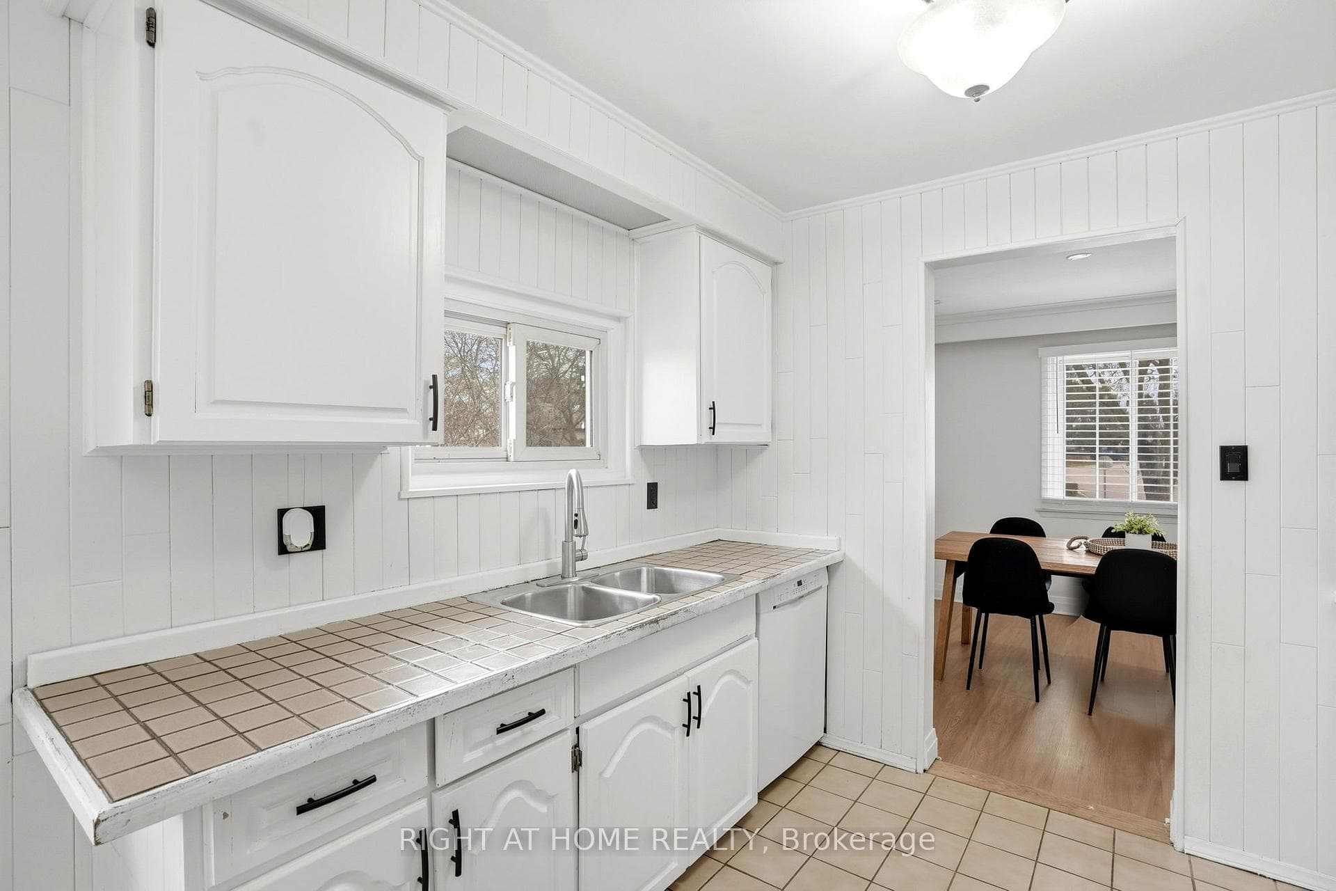 322 Melores Drive photo 17