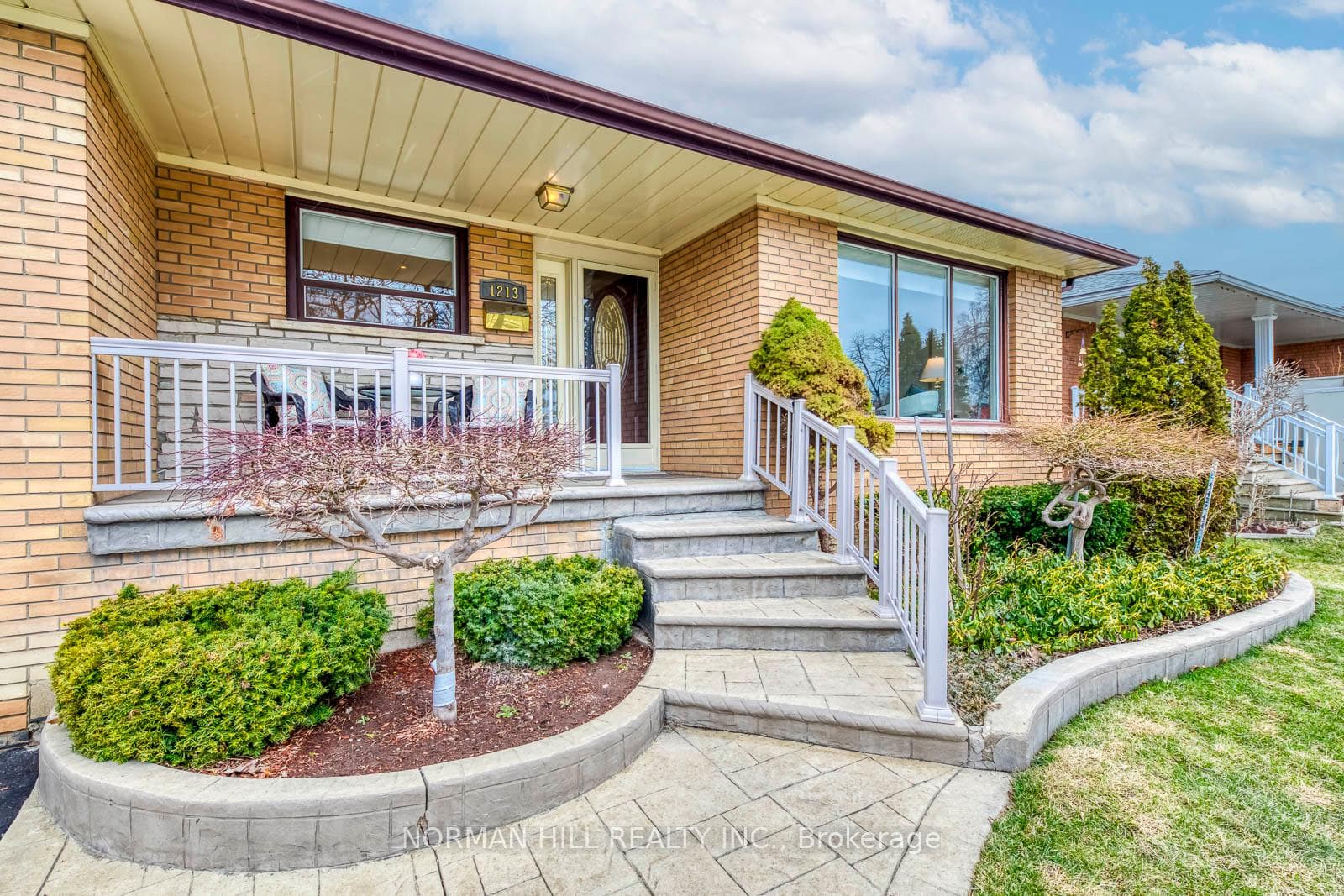 1213 Shamir Crescent photo 2