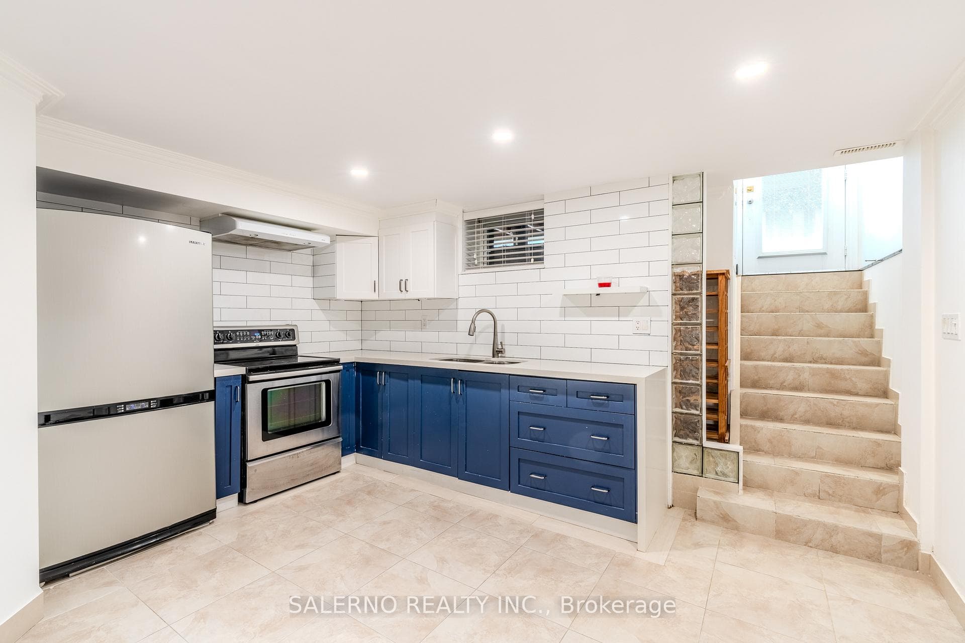 58 Carrick Avenue Unit Lower photo 8