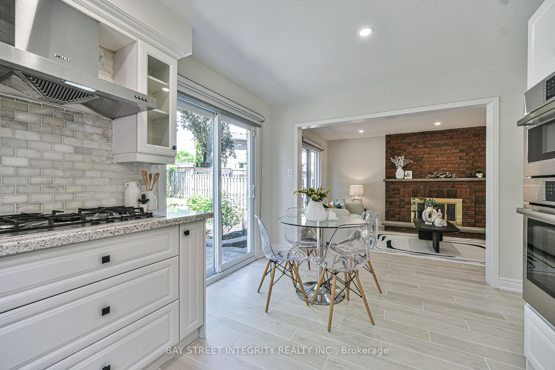 111 Michener Crescent photo 14