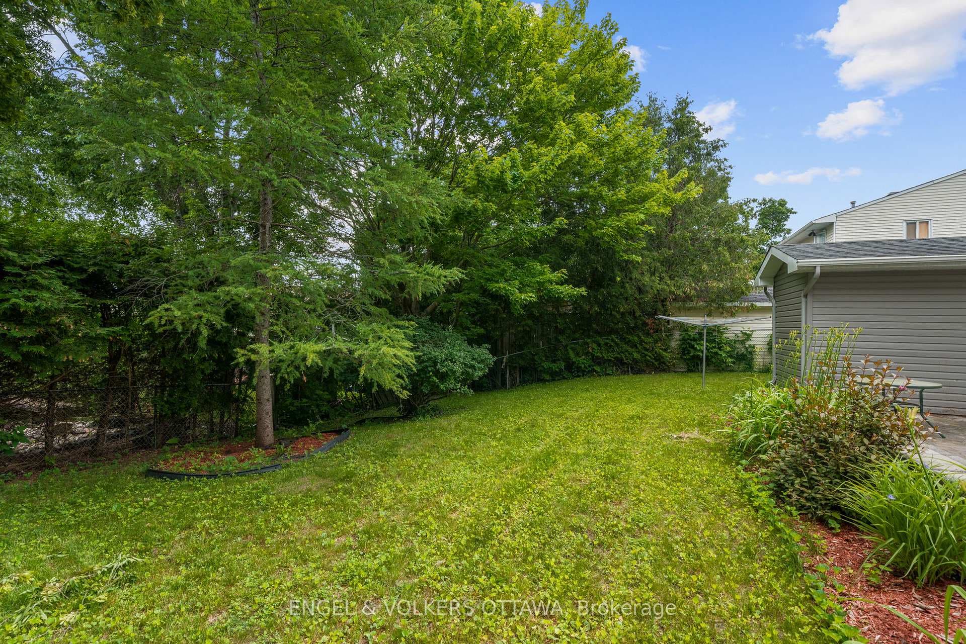 25 Antler Avenue photo 42