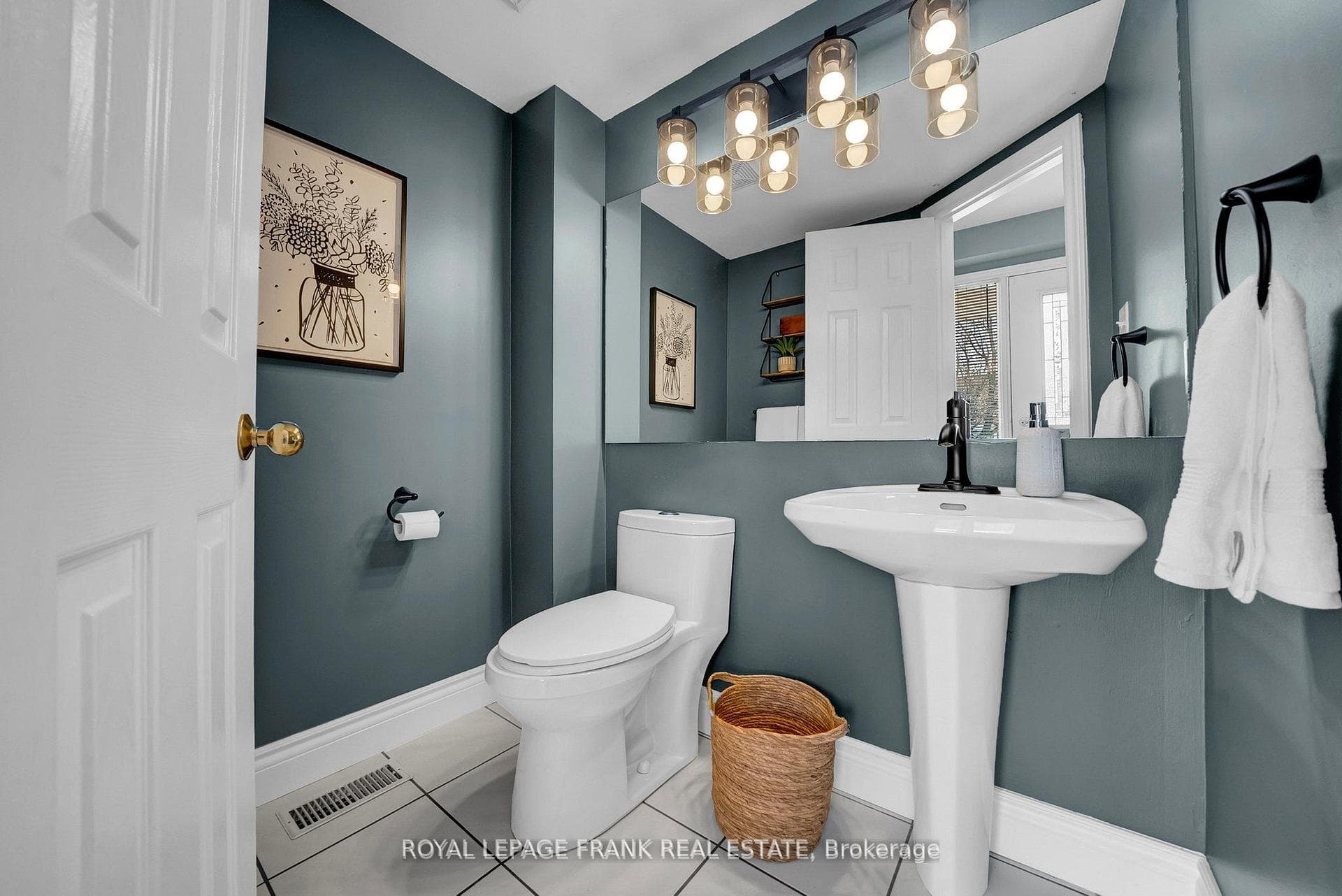 49 Hearthstone Crescent photo 6