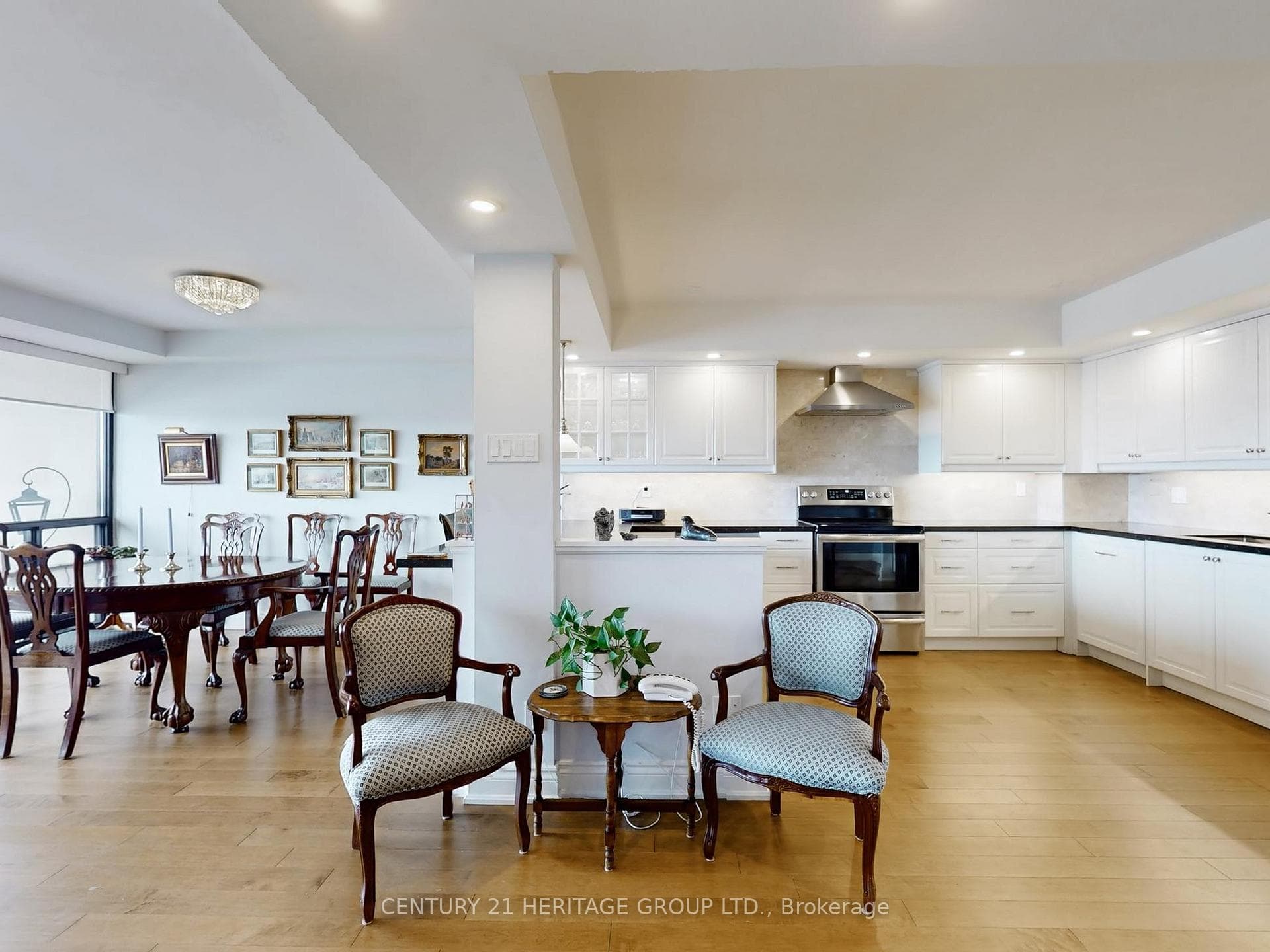 8111 Yonge Street Unit 1605 photo 15