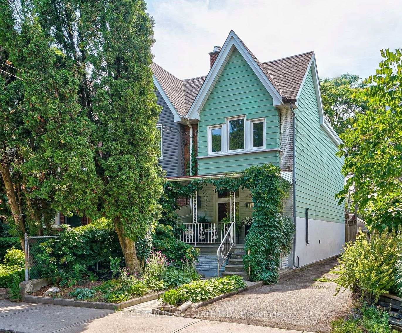 476 Clinton Street photo 1