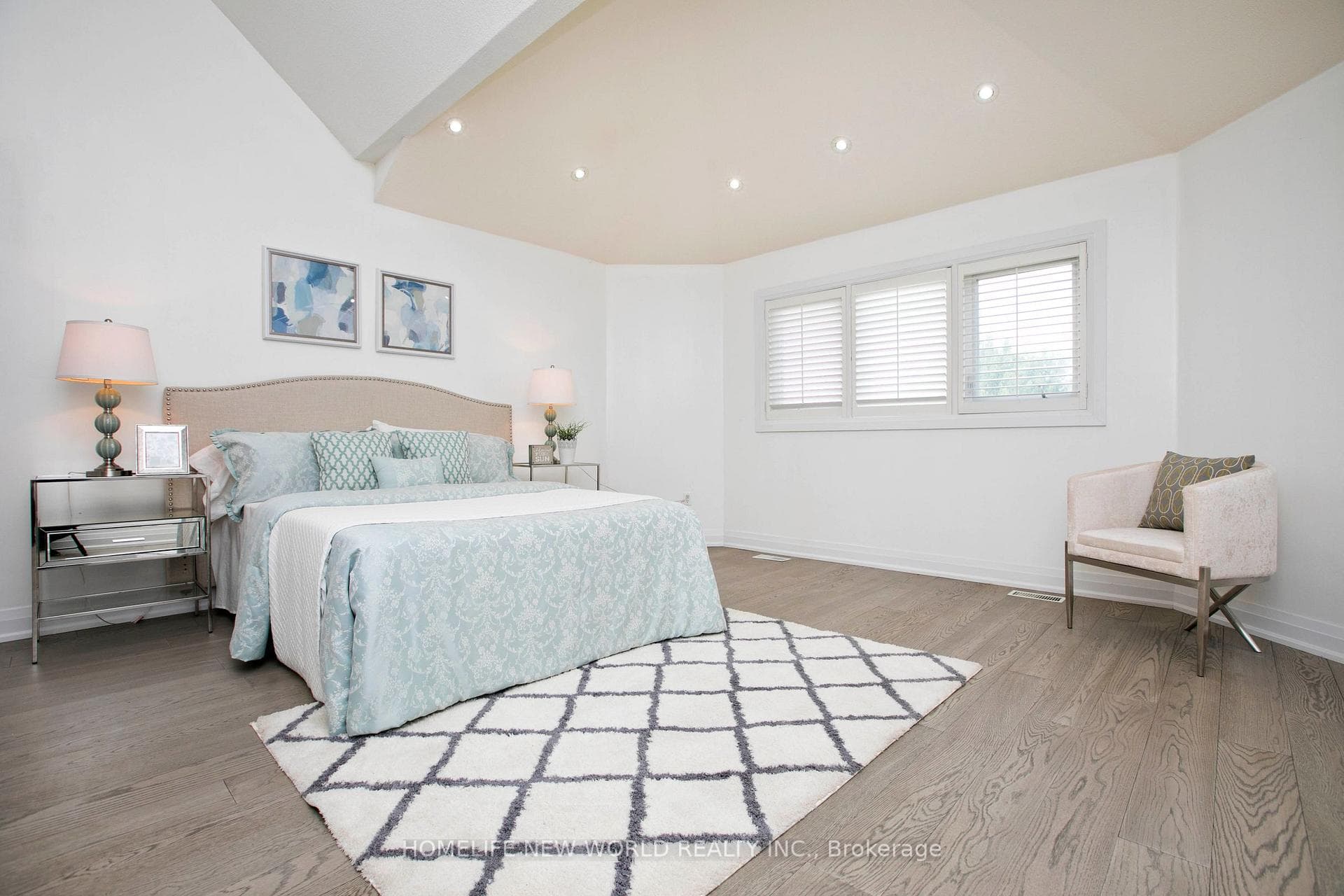 6 Futura Avenue photo 14