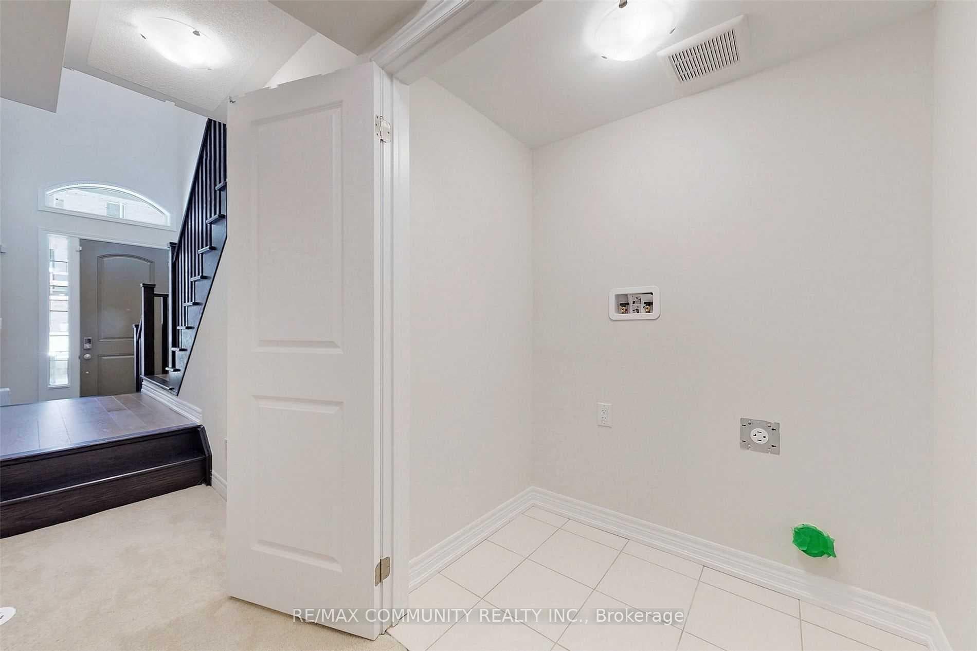 26 Icemaker Way photo 32