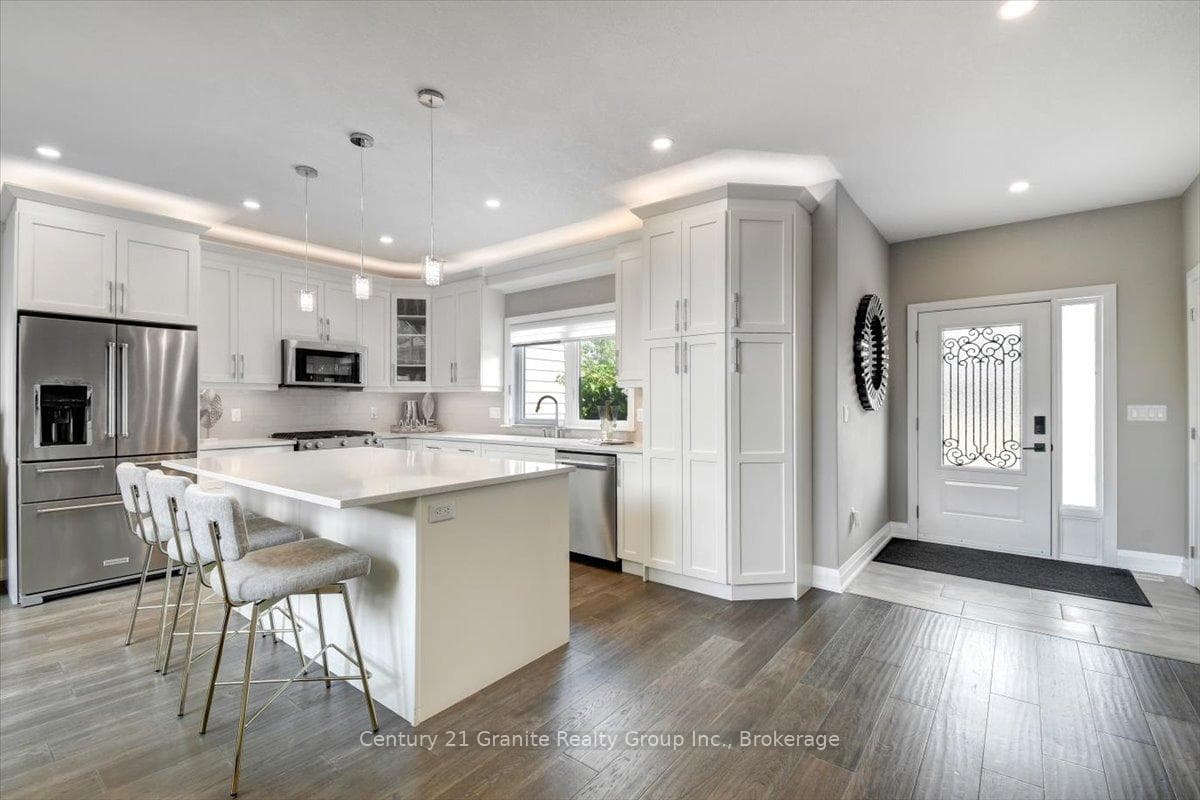 9 Bancroft Ridge Drive photo 6