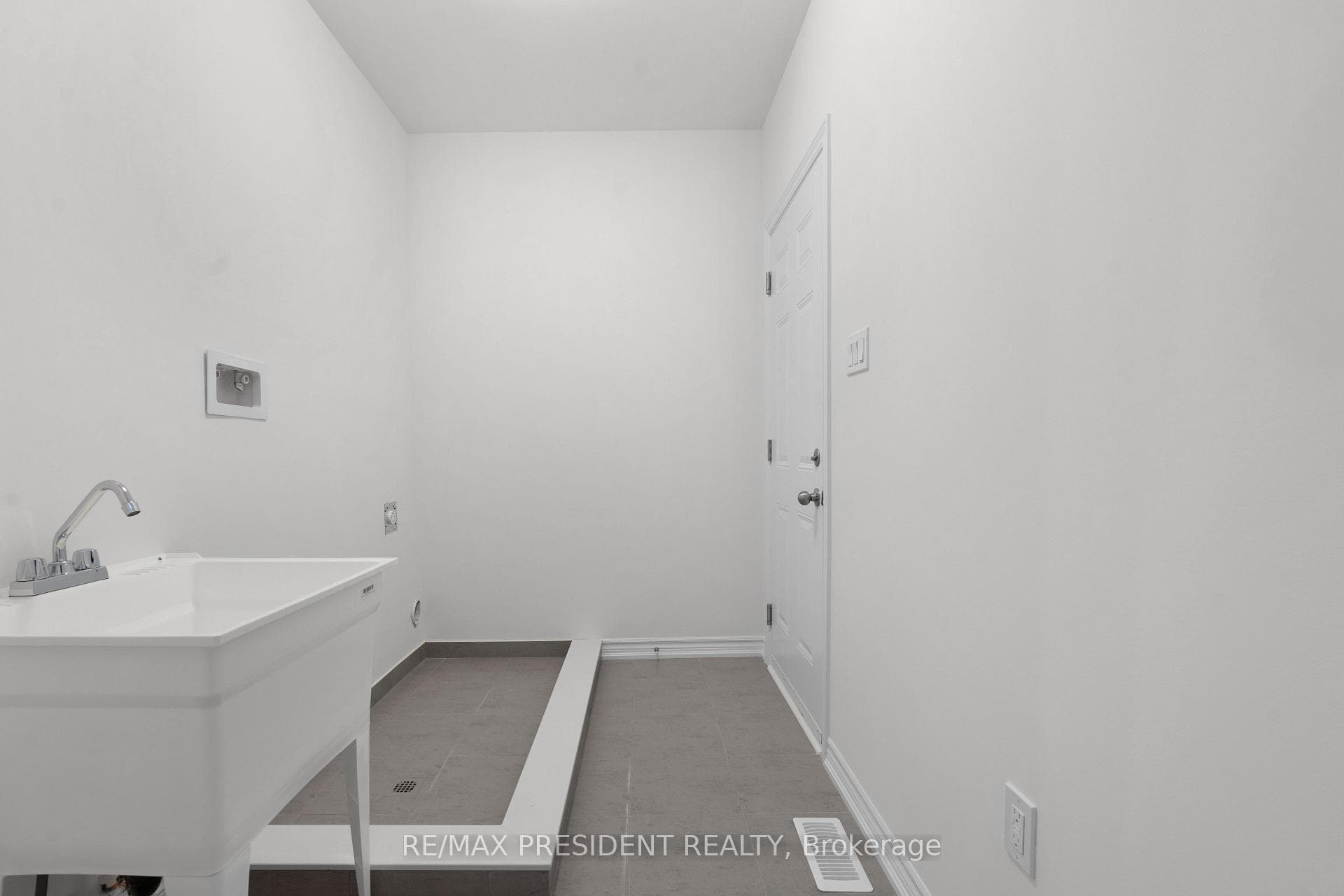 48 Brown Street photo 8