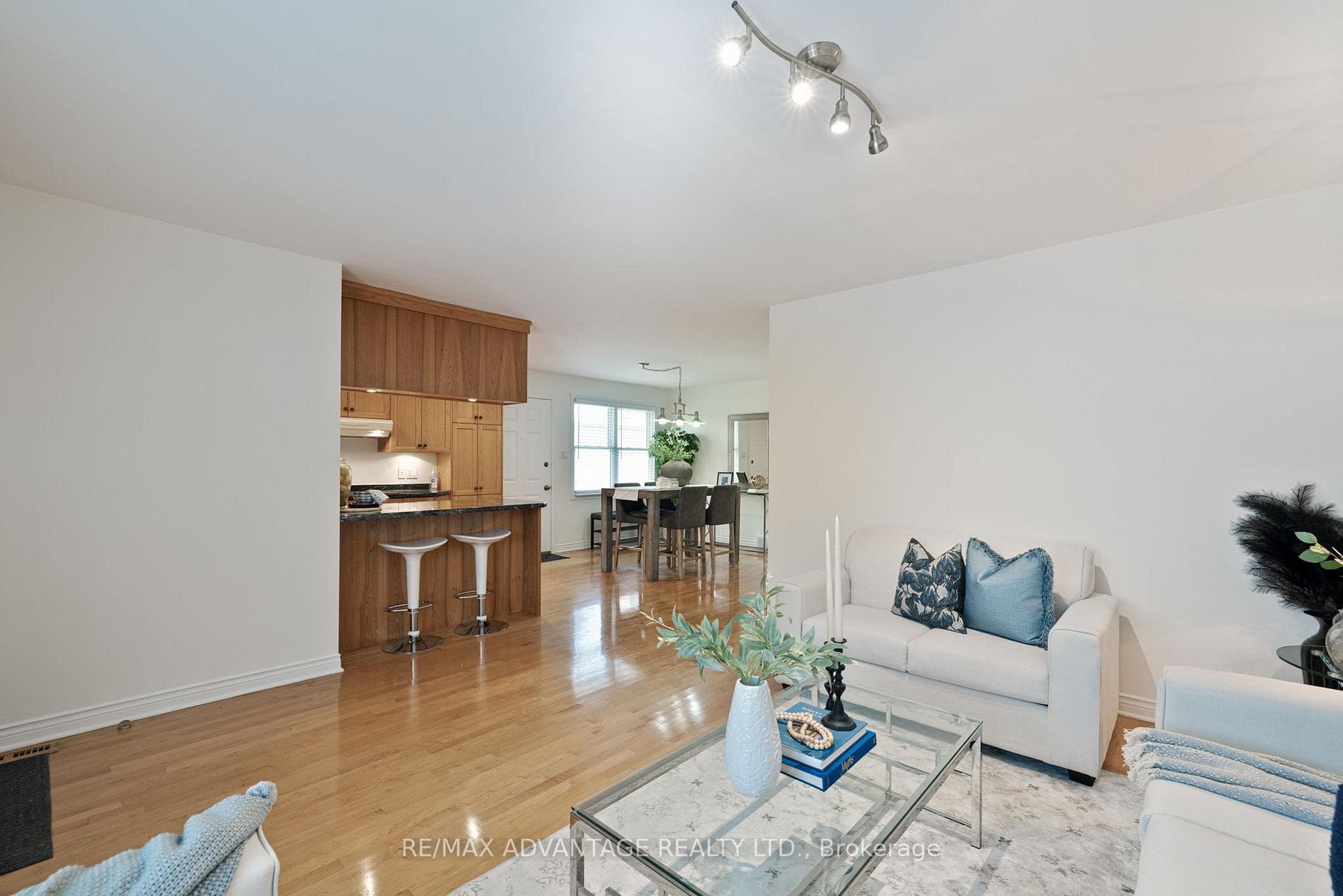 67 Dundee Court photo 6