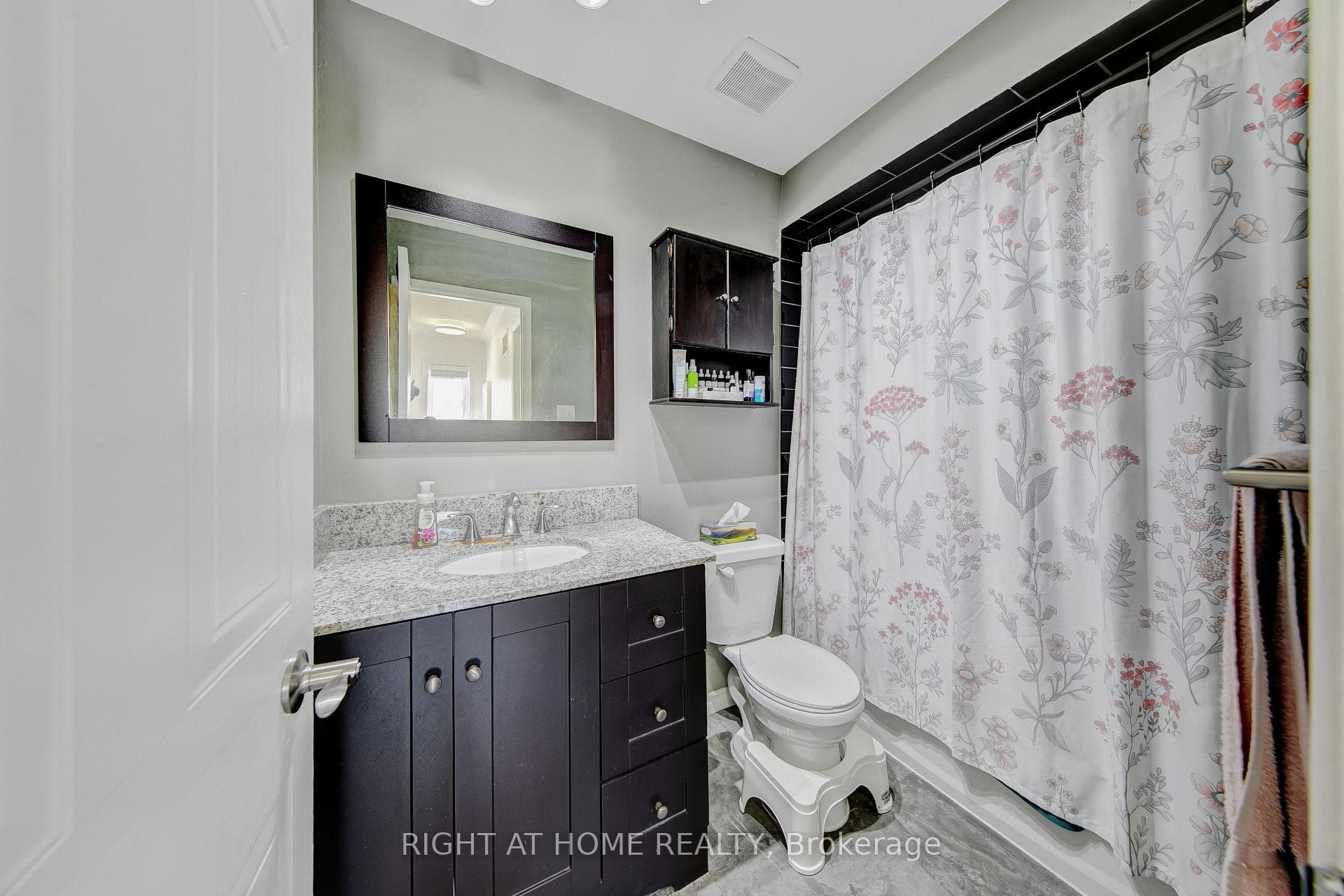 11 Potter Crescent photo 12