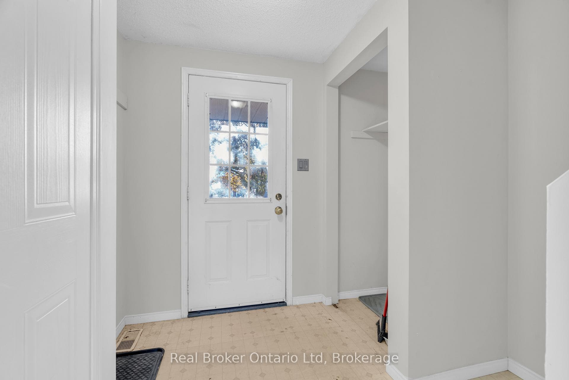 25 Sidney Crescent photo 3