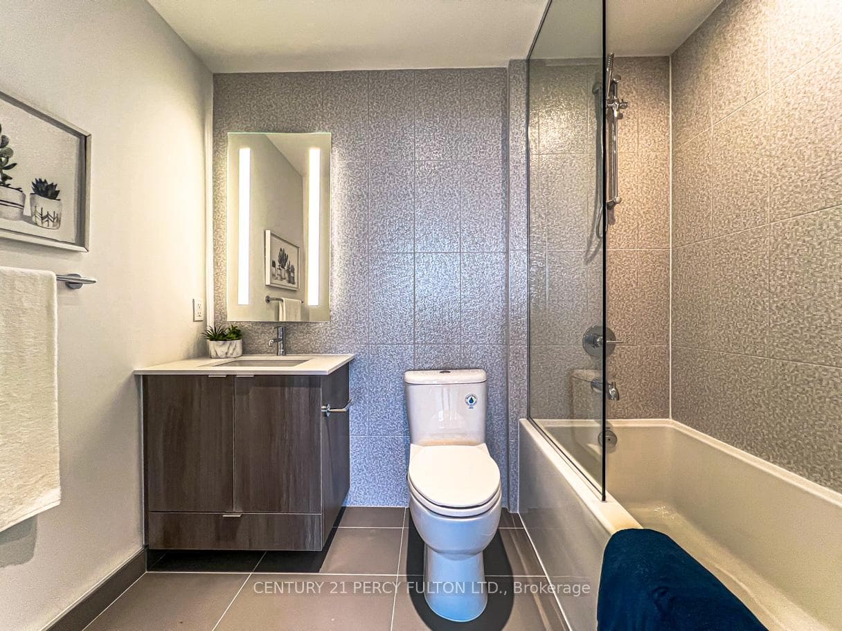 585 Bloor Street Unit 3415 photo 6
