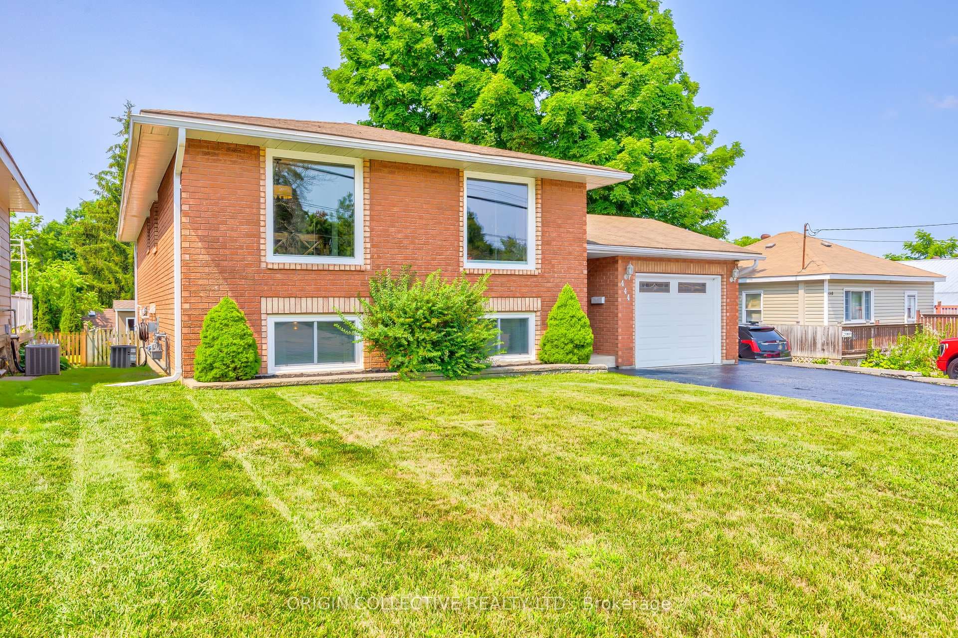 444 William Street photo 1
