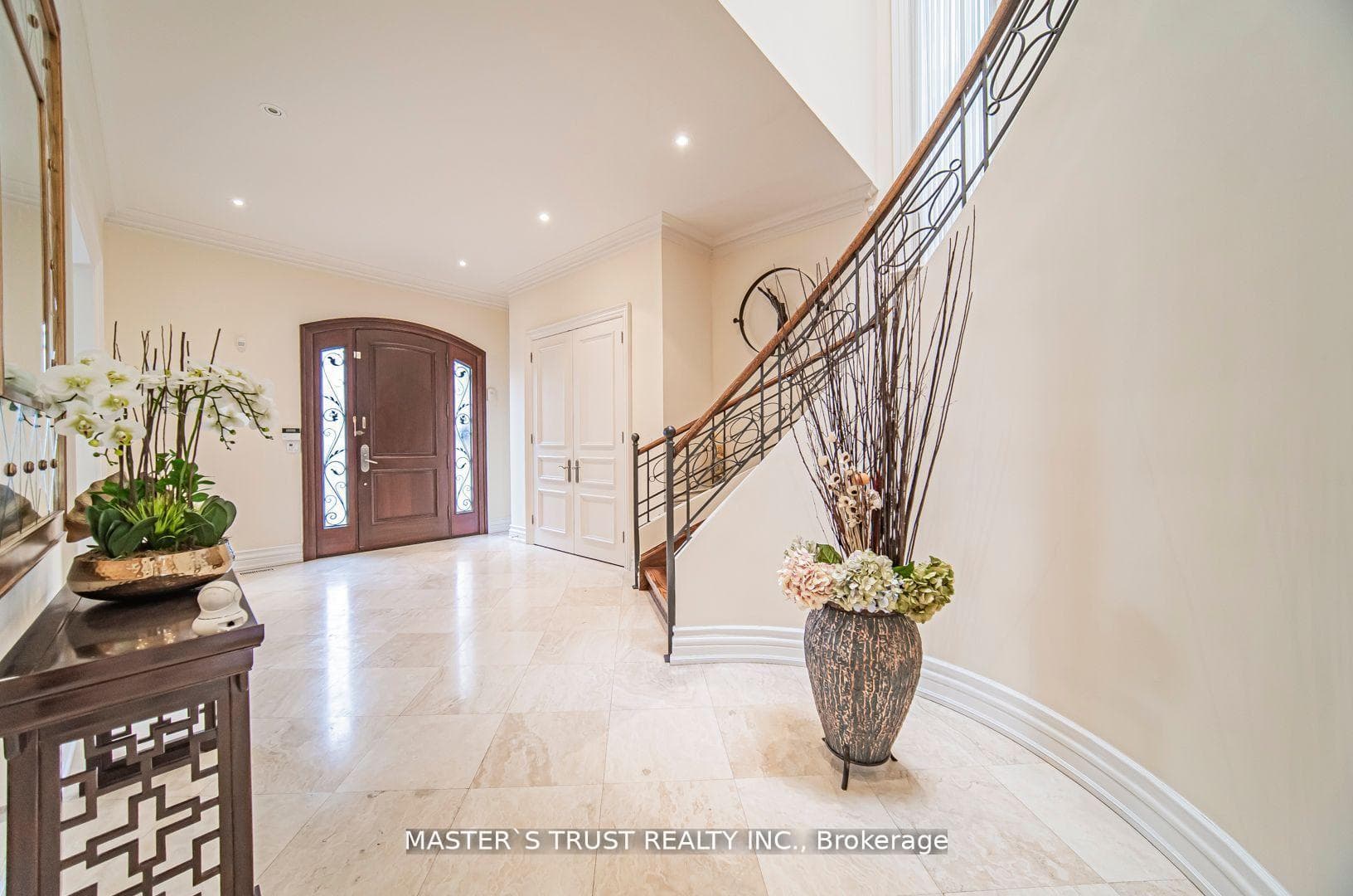 322B Empress Avenue photo 3