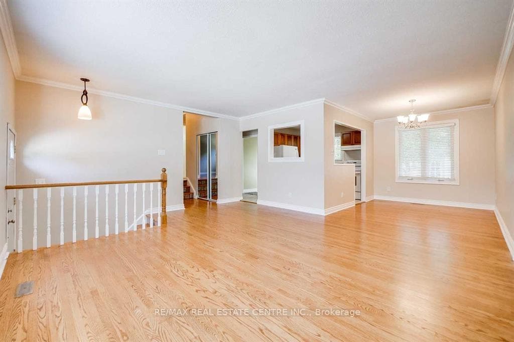 151 Otter Crescent photo 3