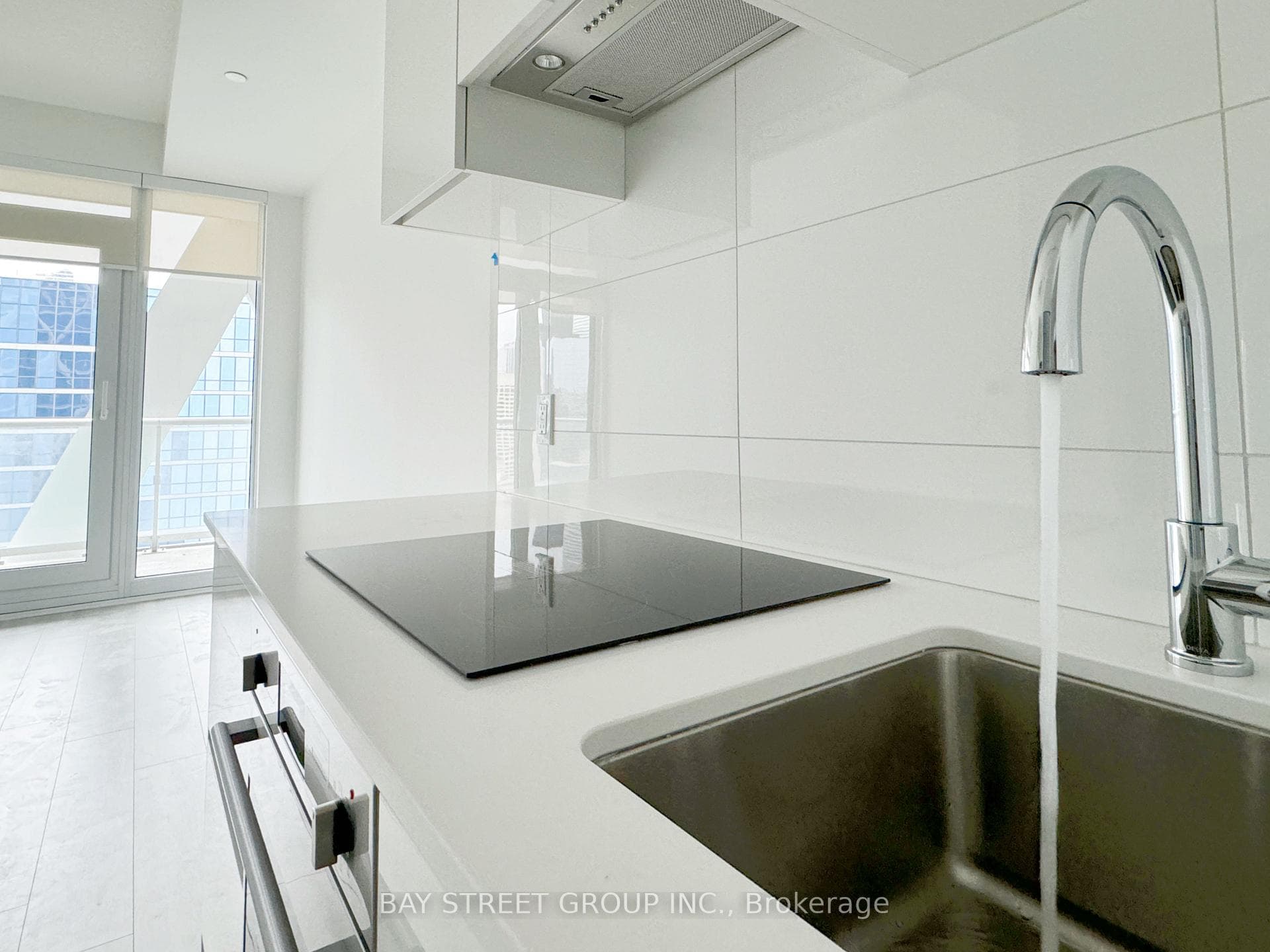 230 Simcoe Street Unit 2116 photo 22