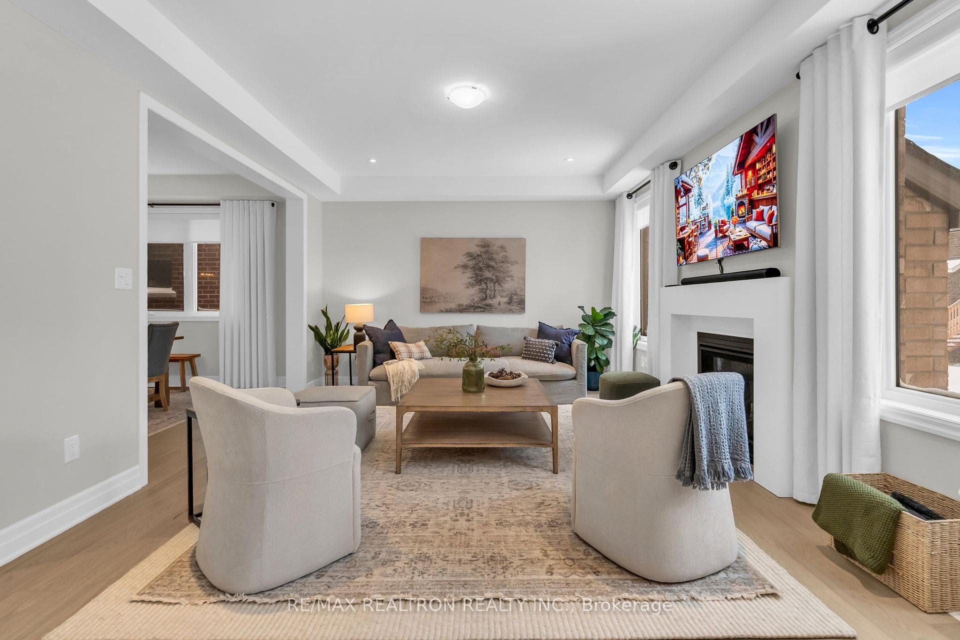 669 Newlove Street photo 16