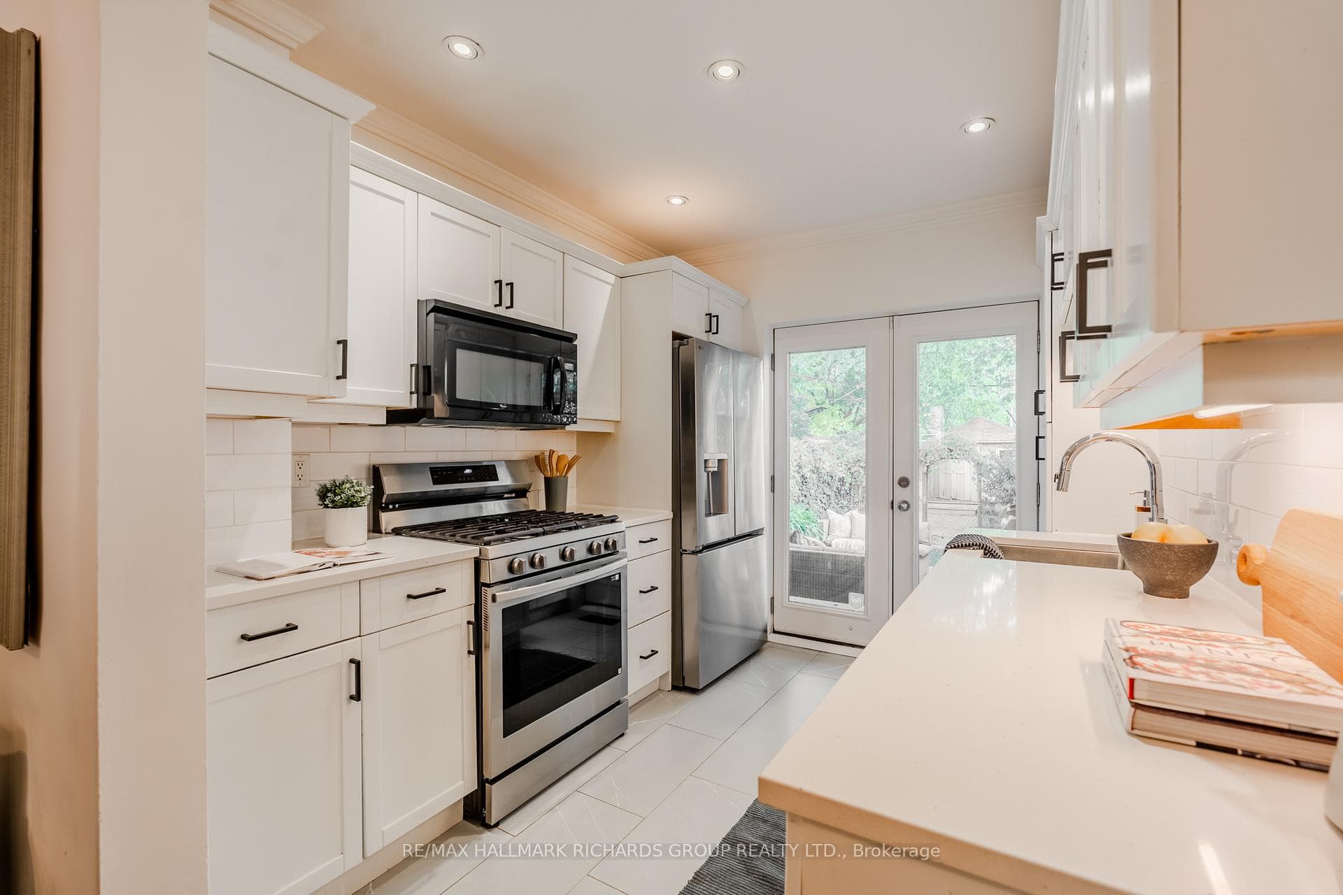 241 Glebemount Avenue photo 8
