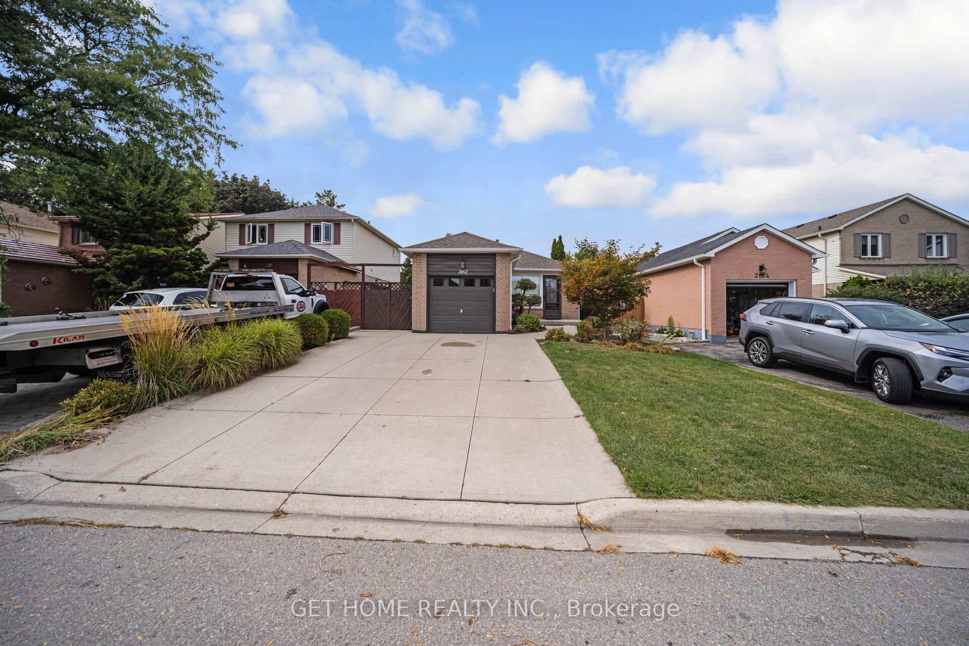 3162 Cantelon Crescent photo 2